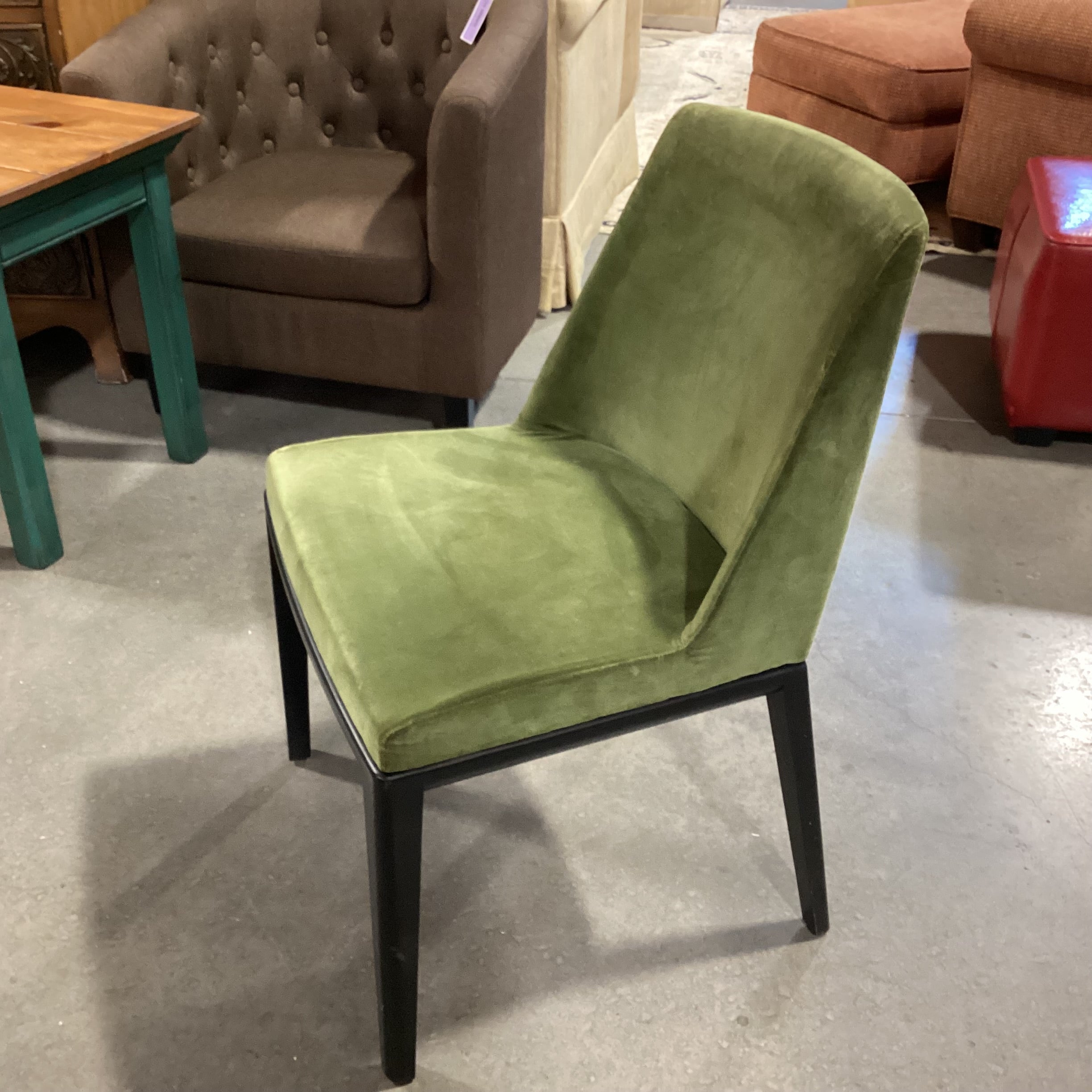 Moe's Home Calla Green Velvet & Ebony Hardwood Chair 21"x 22"x 32"