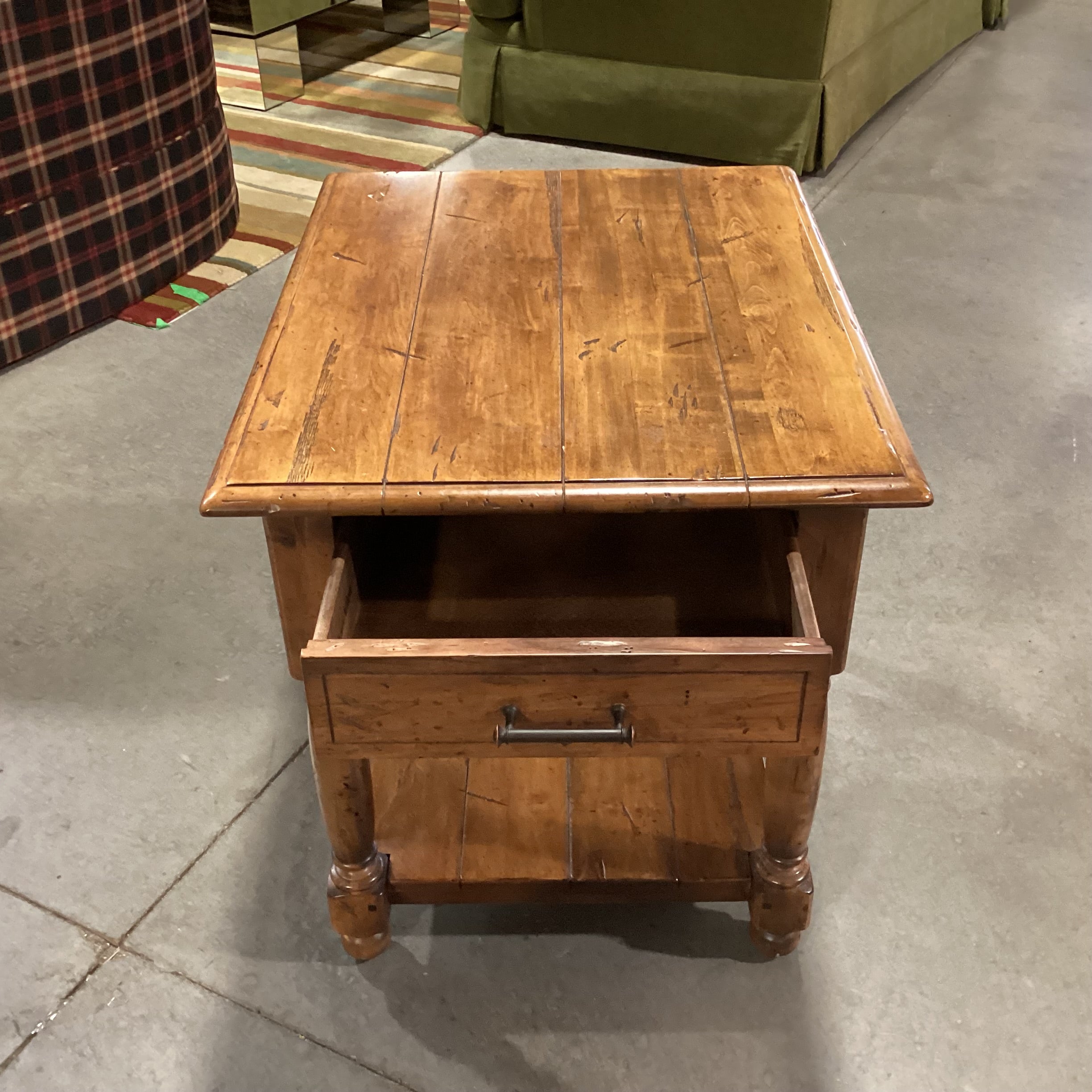 Ethan Allen Distressed Carved Wood 1 Drawer Bottom Shelf End Table 22"x 28"x 25"