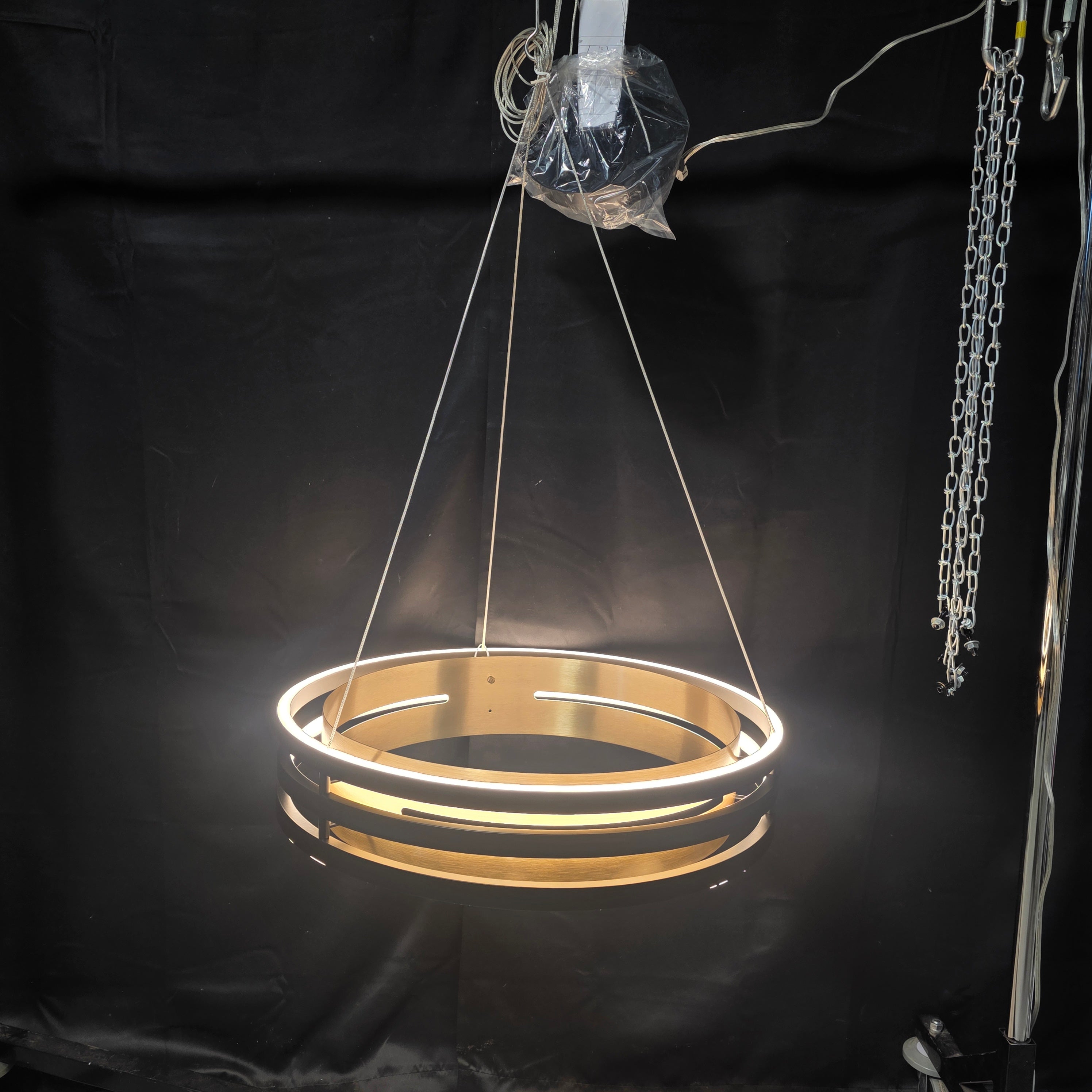 BRAND NEW Artcraft Toledo collection in Black and Brushed Brass Finish LED Chandelier 25"Dx38"+