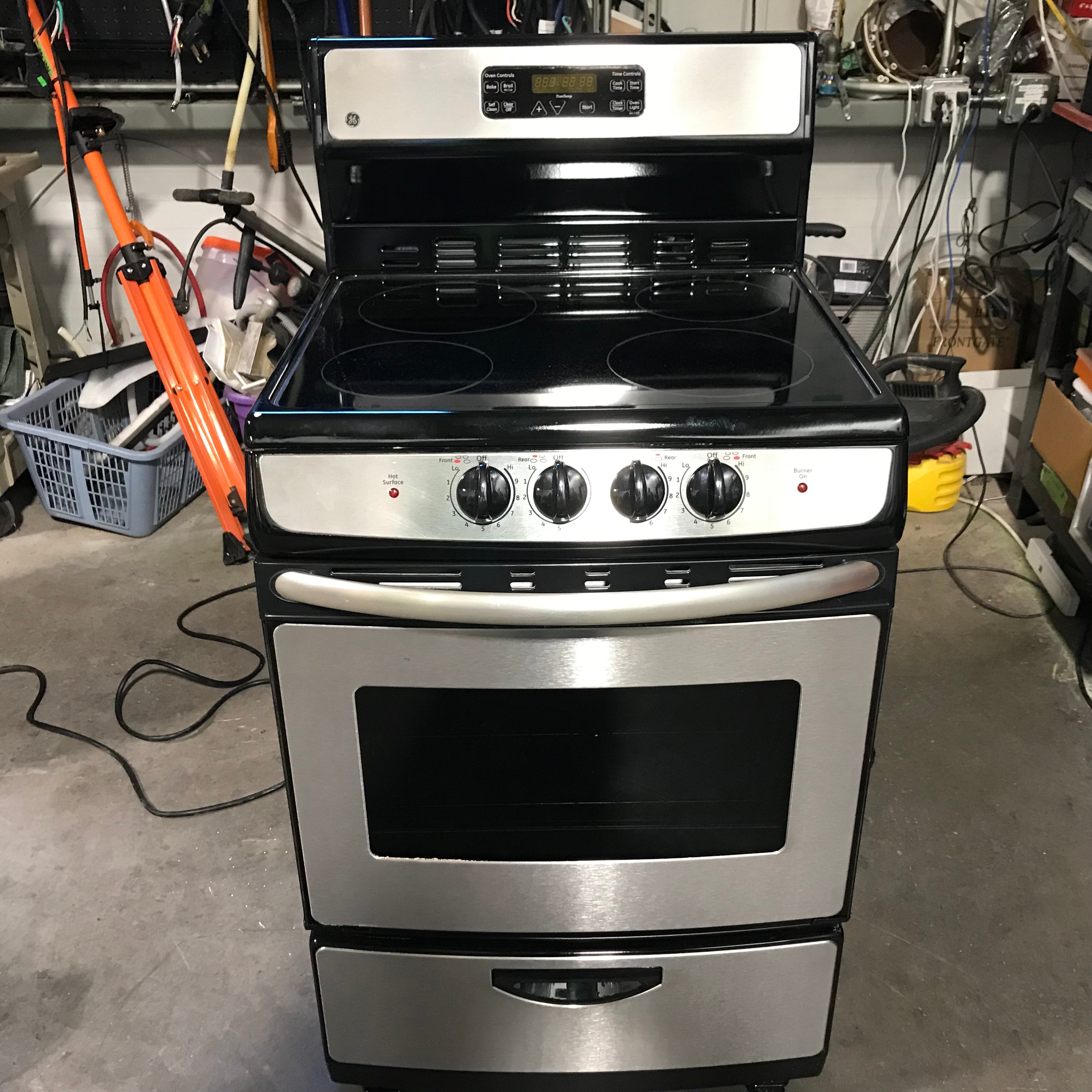 GE 24" Stainless Steel Glass Top Electric Range 24"x 24"x 47"