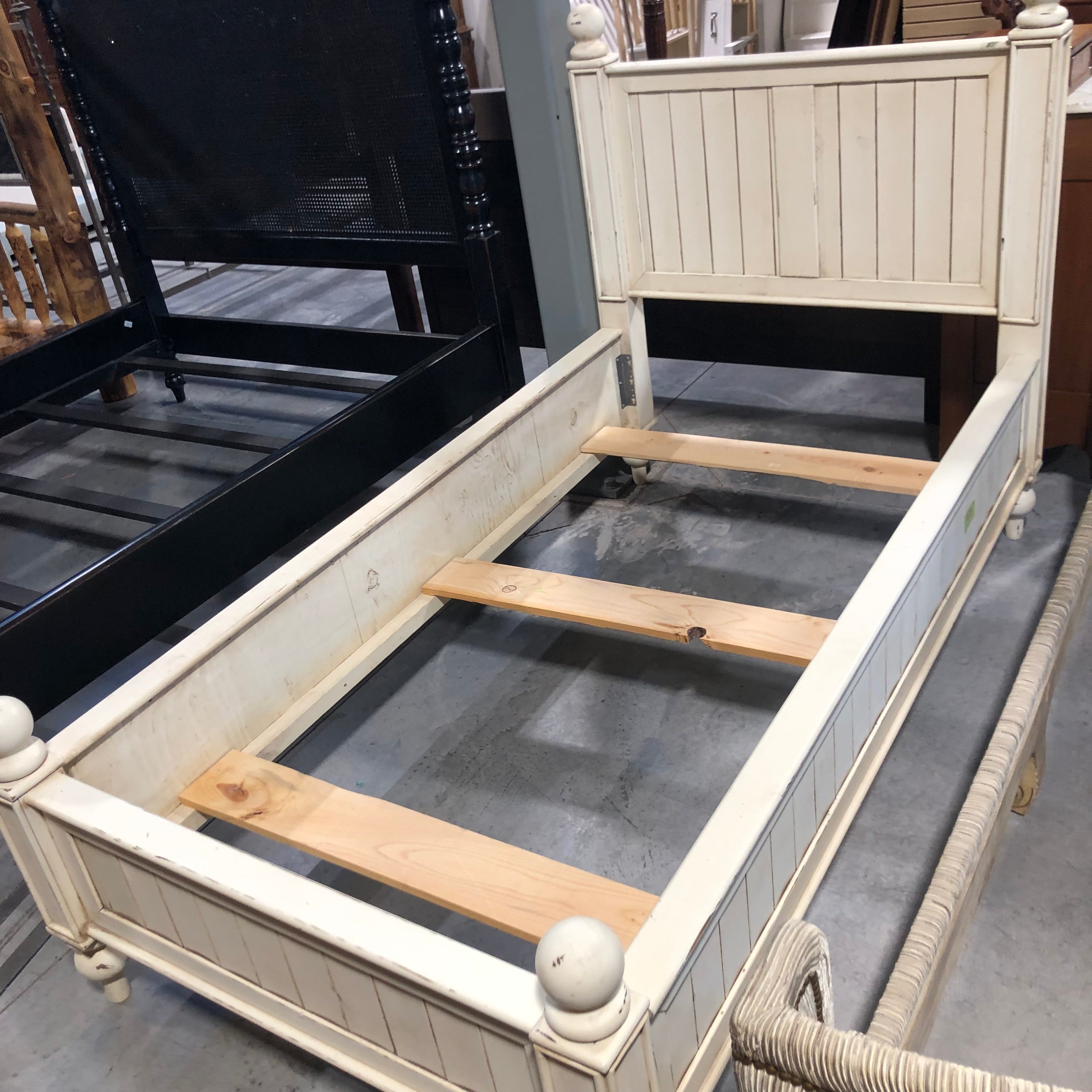 Twin Rustic White Painted Wood Bed Set 45.5"x 83.5"x 51.5"