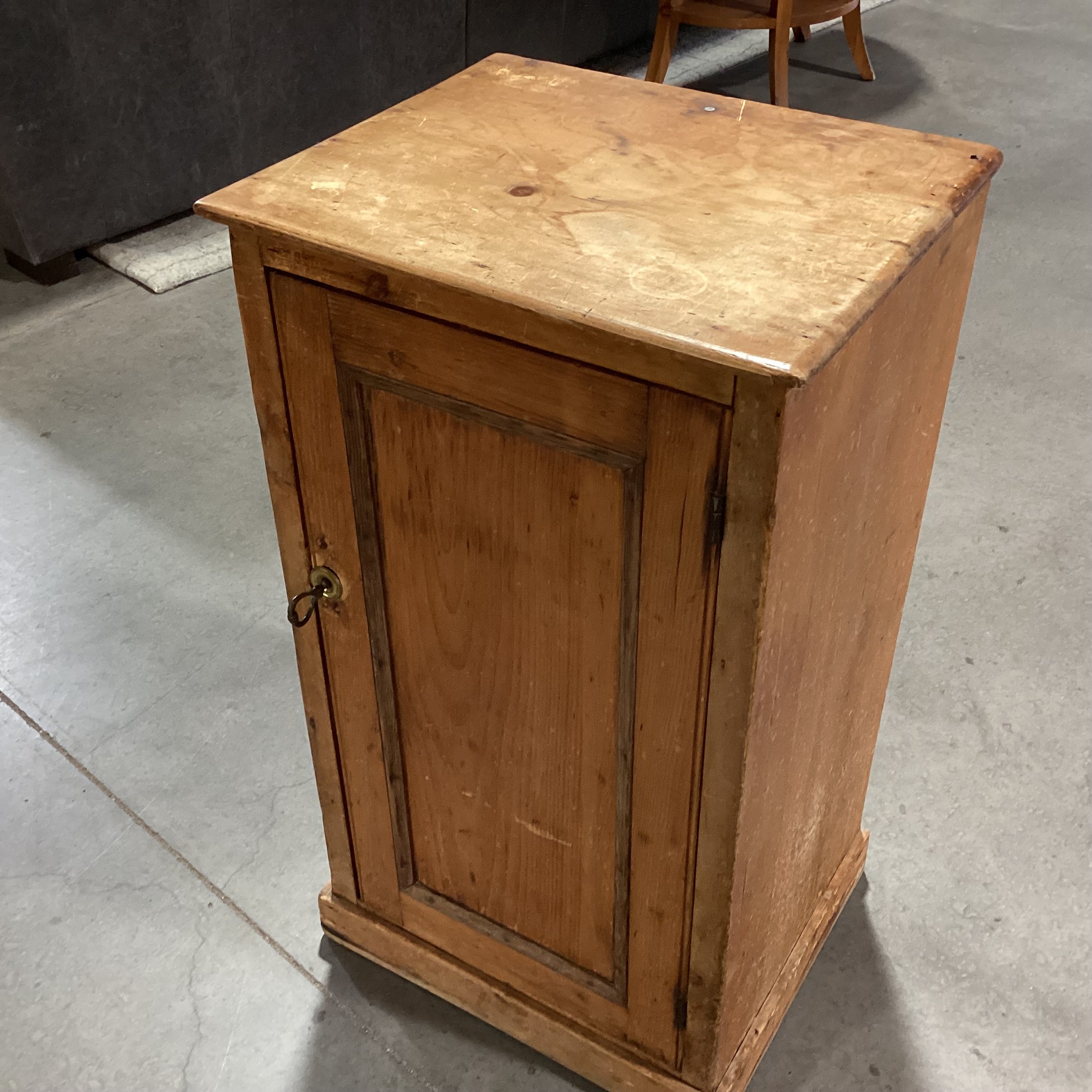 Antique Natural Pine 1 Door with Shelves Accent Table 19"x 16"x 34"