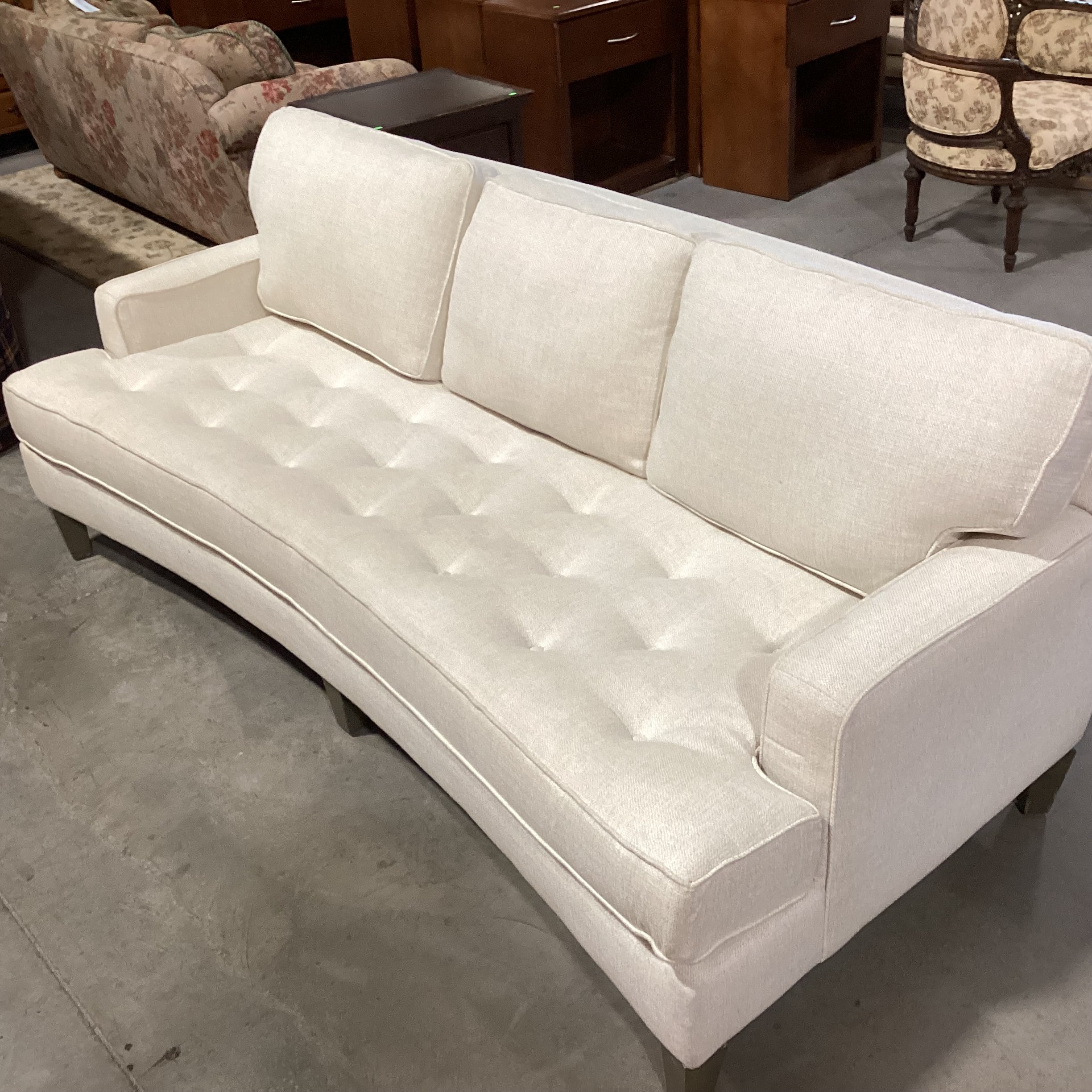 Havertys Fine Furniture Cream Woven Button Tufted Seat Curved Sofa 83"x 40"x 31"