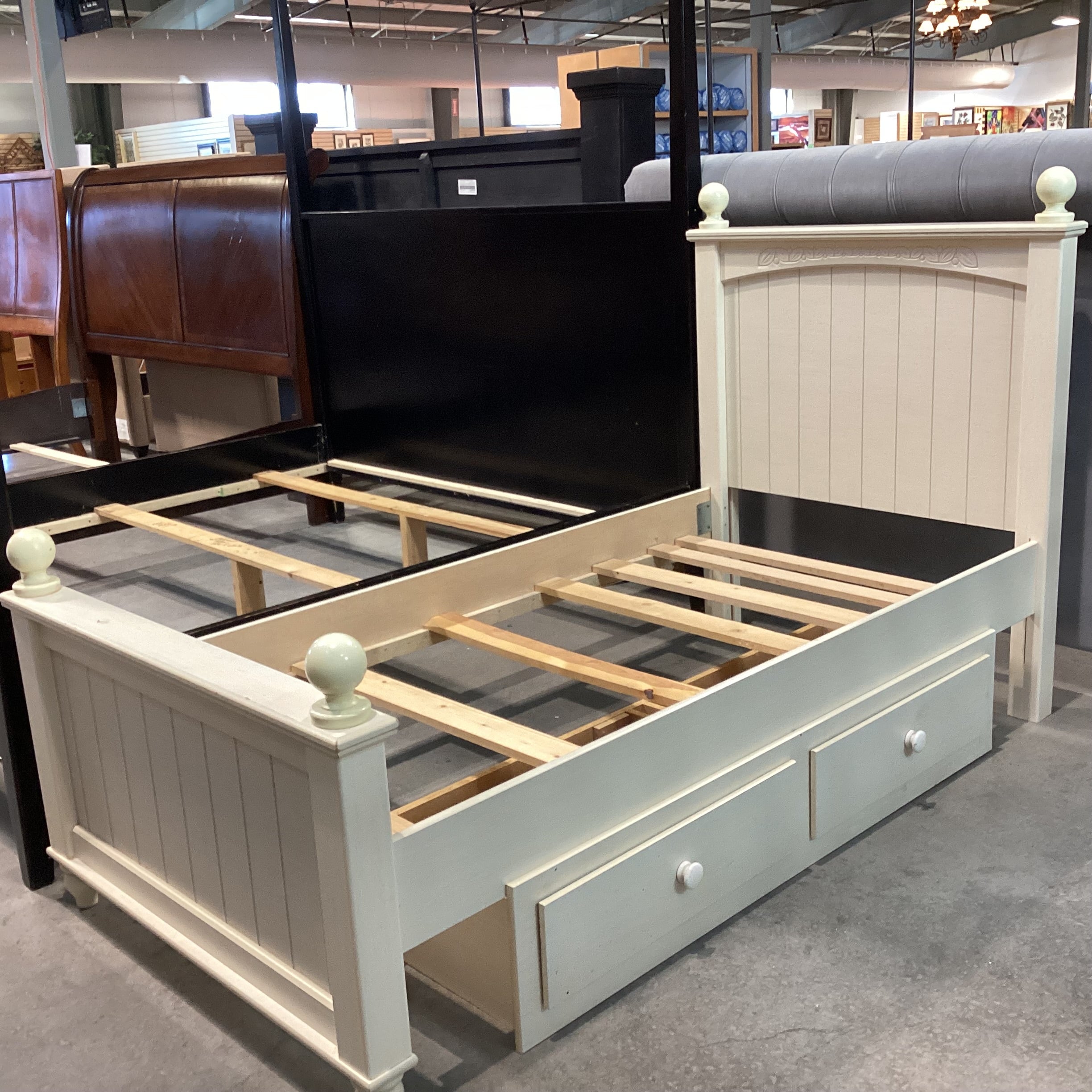 TWIN Ashley Furniture Cream Wood with 2 Drawer Storage Bed Set 43"x 84"x 52.5"