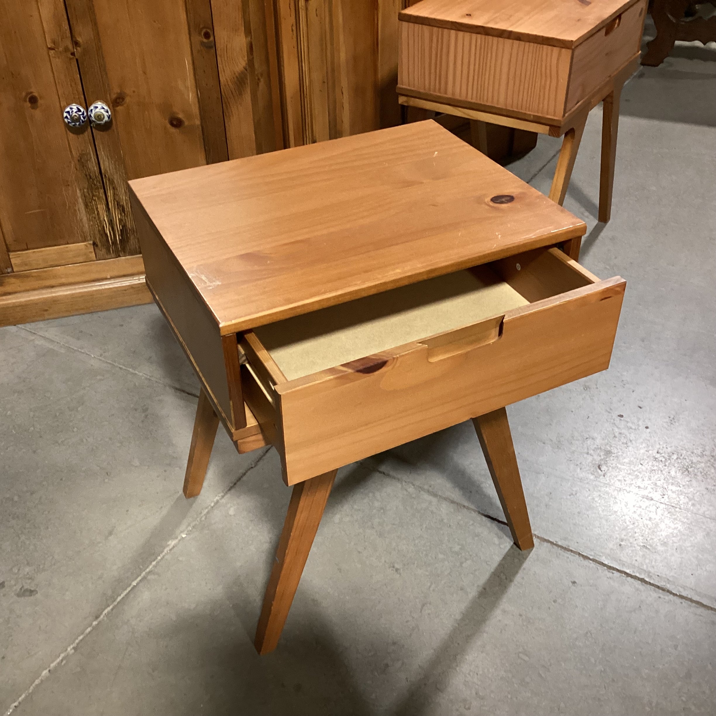 Mid Century Style Pine 1 Drawer End Table 20"x 16"x 25"