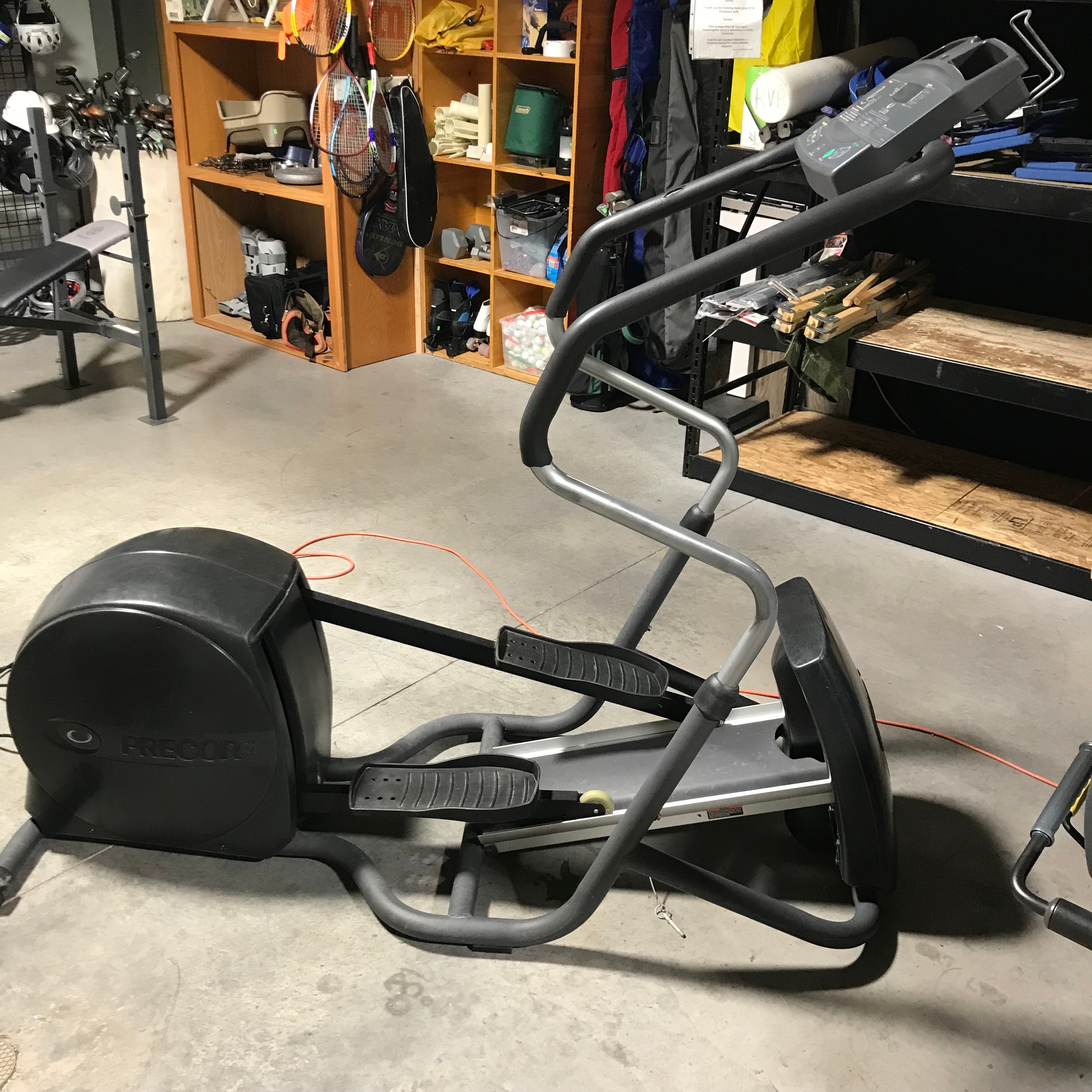 76"x 30"x 63" Precor EFX5.21si Elliptical
