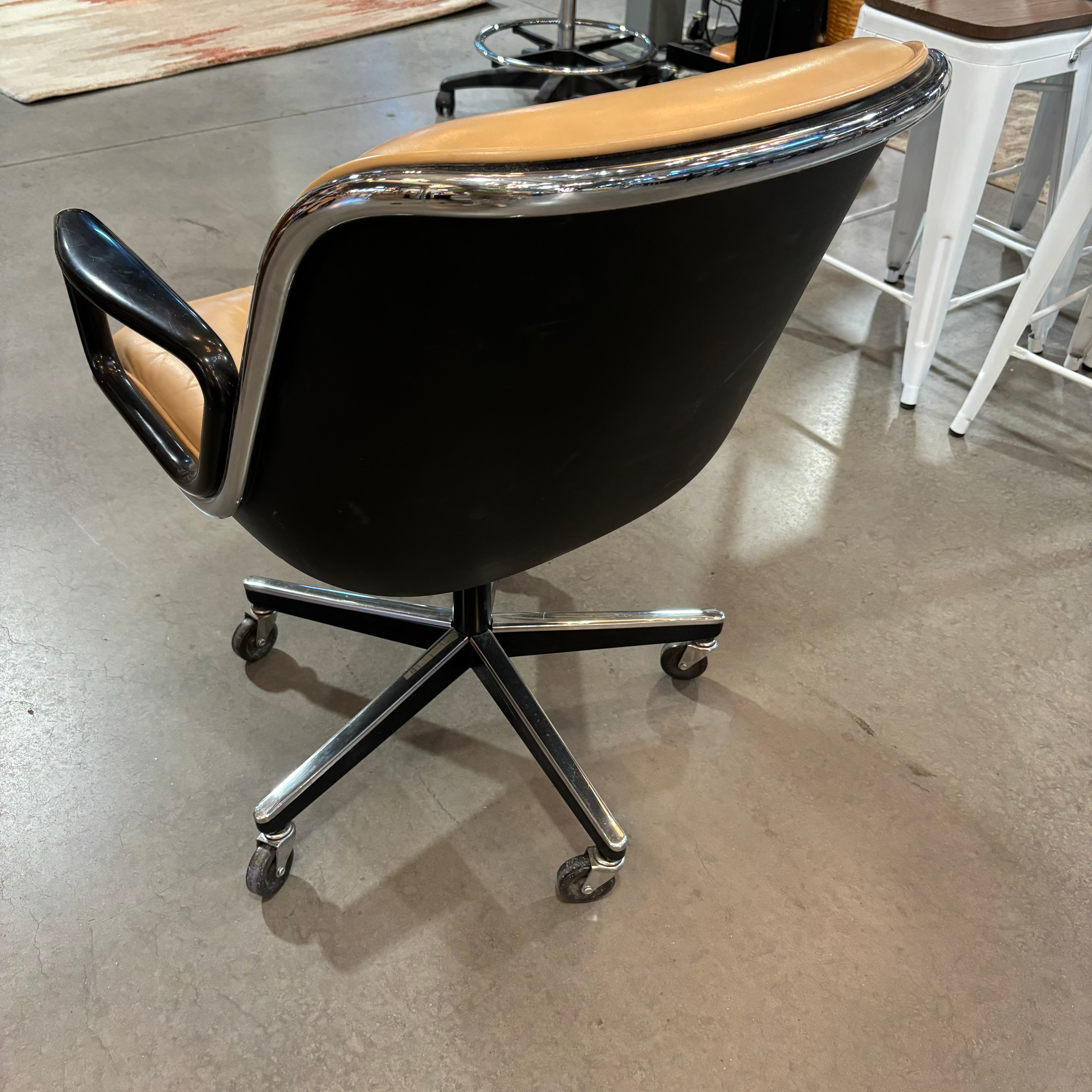 Vintage Knoll Designed by Charles Pollock Blonde Leather & Steel Office Chair 27"x 27"x 33"