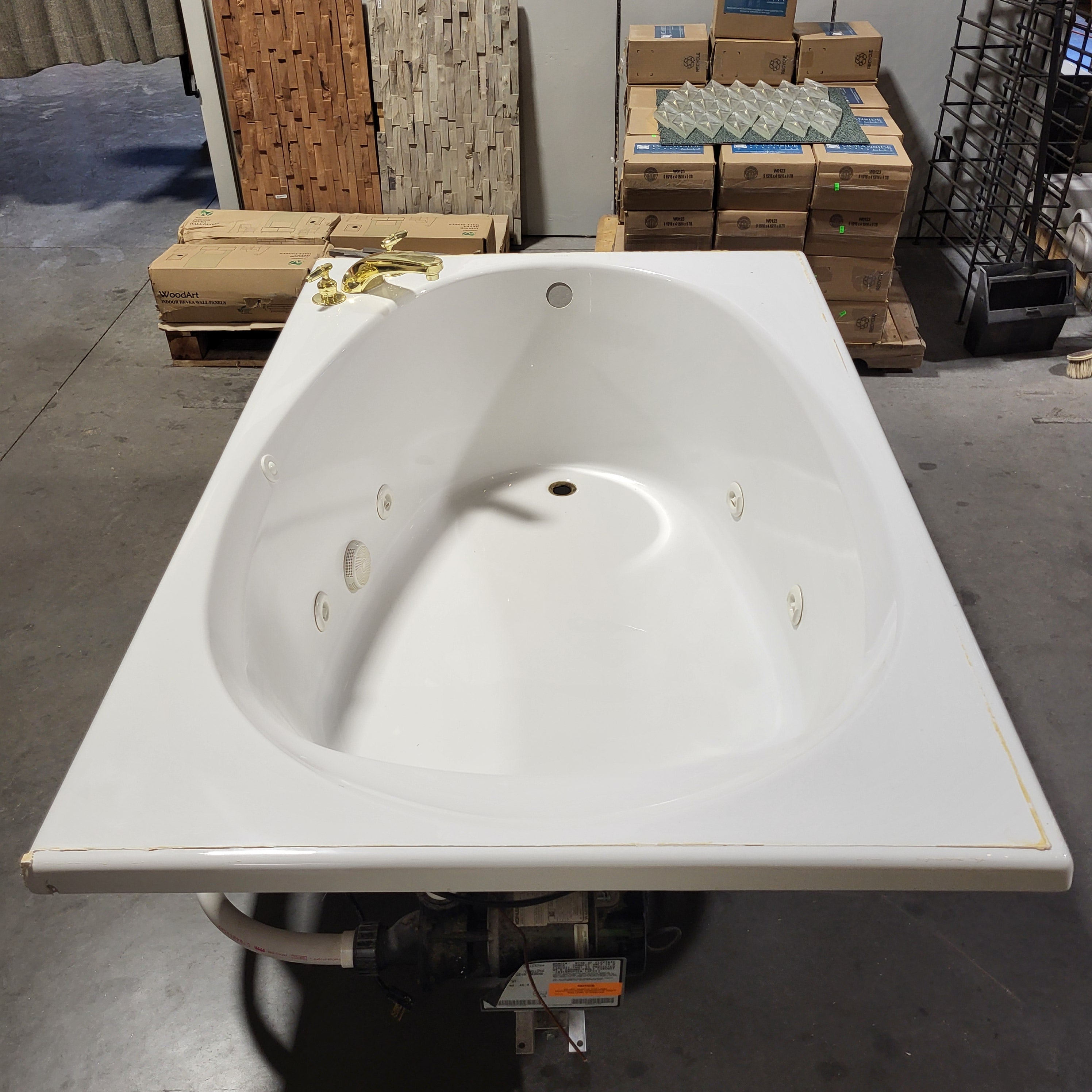 71.5"x 47.5"x 23.5" Kohler White Jetted Tub