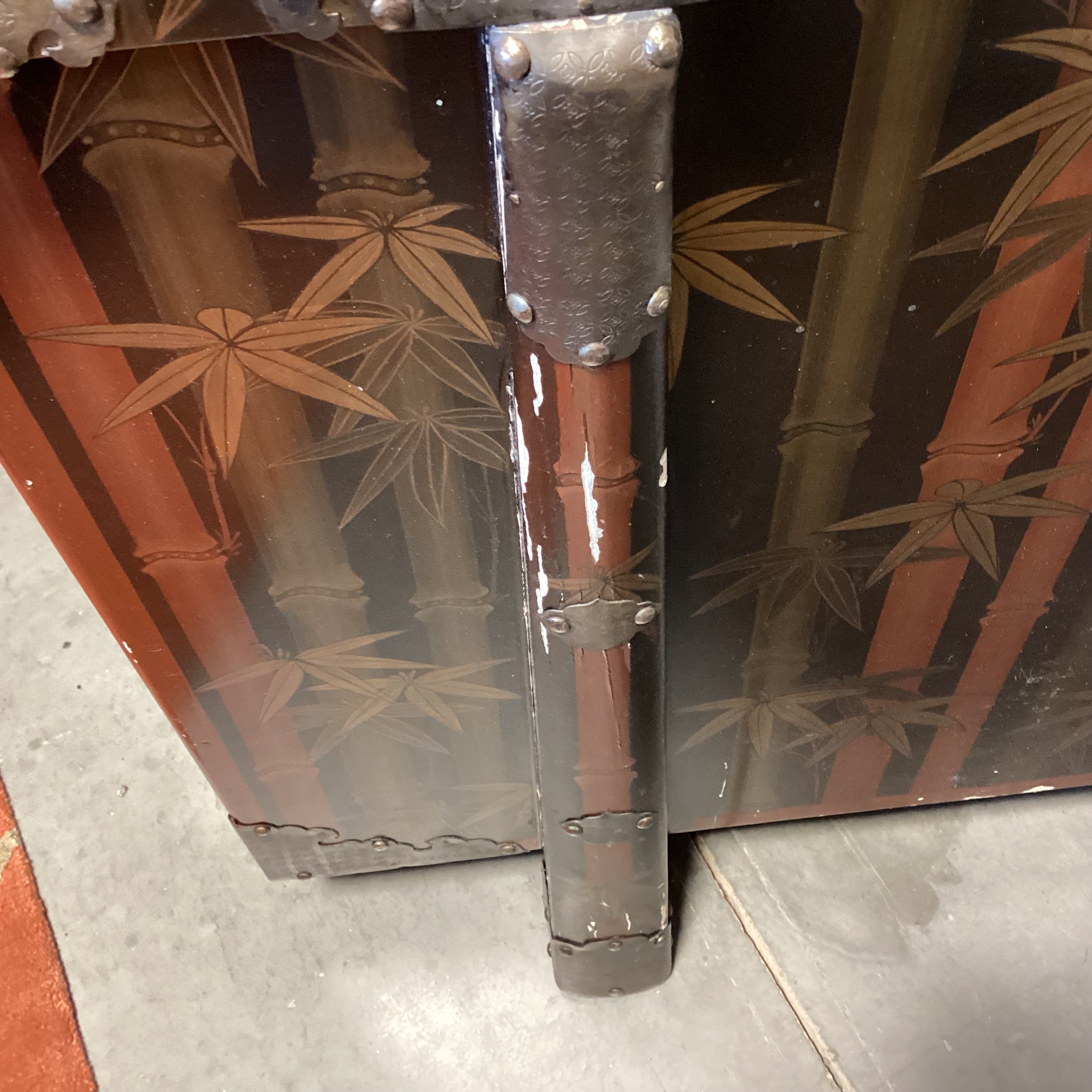 Asian Bamboo & Leaf Design with Metal Accent & Silklined Trunk 40"x 20"x 27"