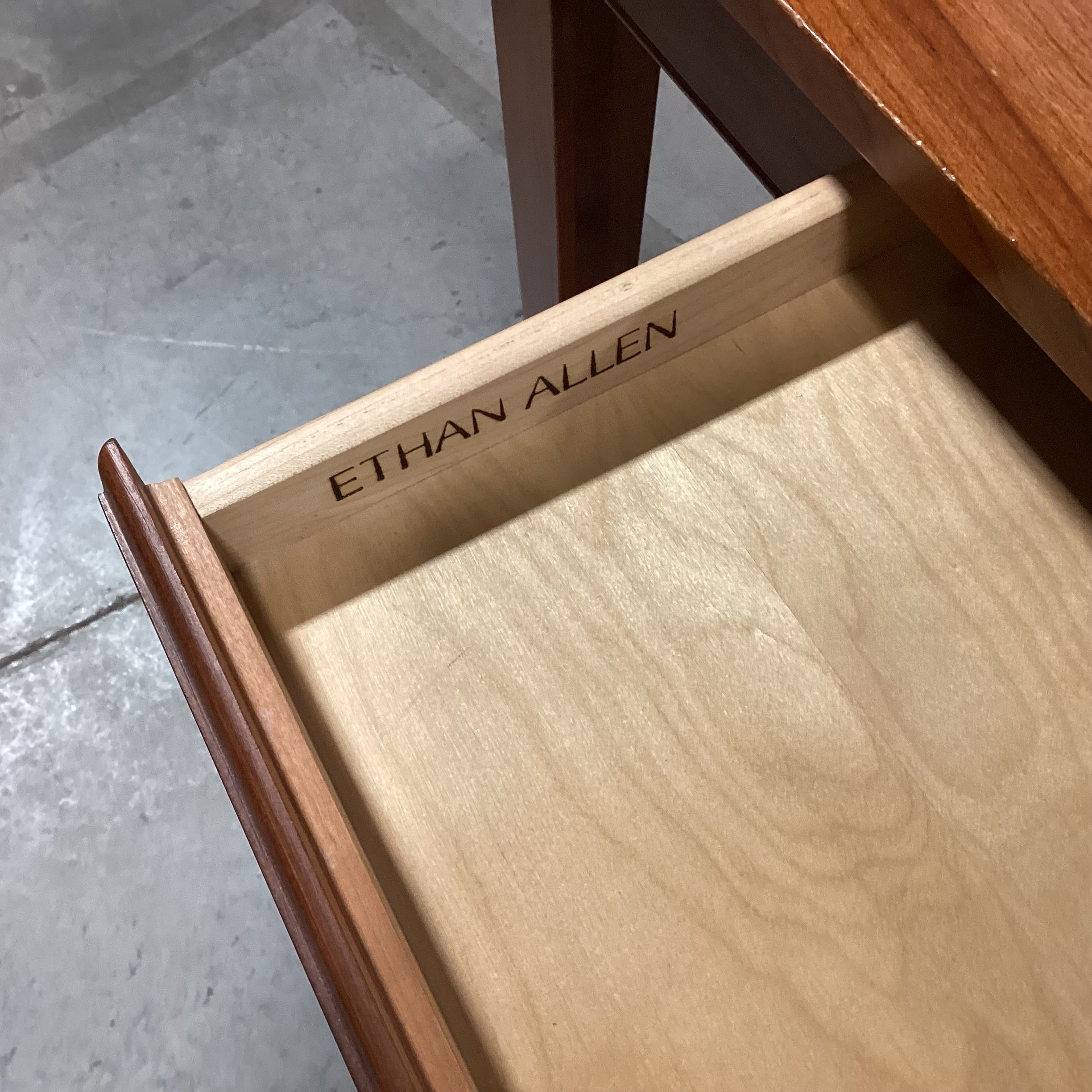 Ethan Allen Cherry 2 Leaves & End Drawers Dining Table 64" to 100"x 42"x 31"