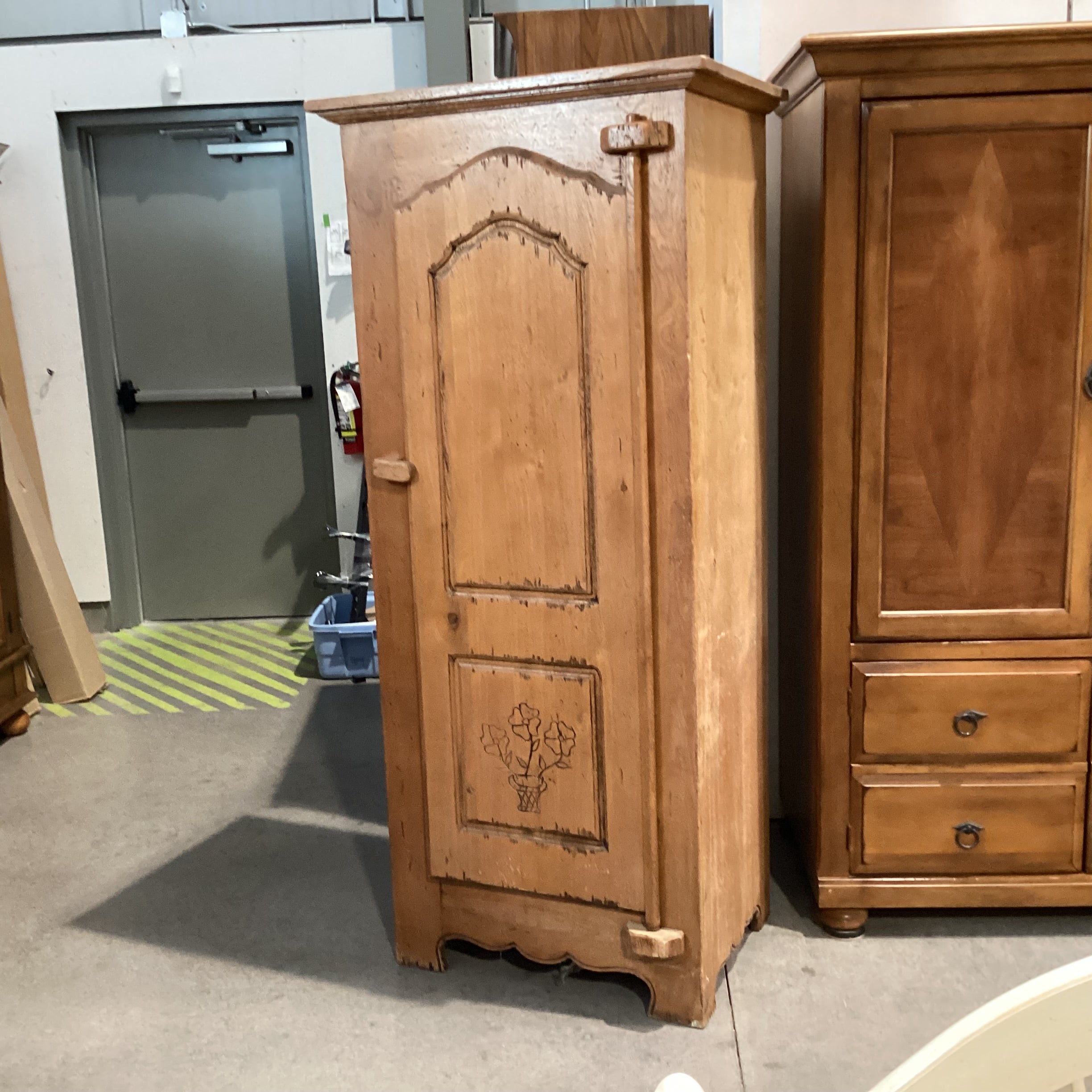 Antique Solid Carved Natural Wood 1 Door Wardrobe Armoire 31.5"x 21.5"x 71"