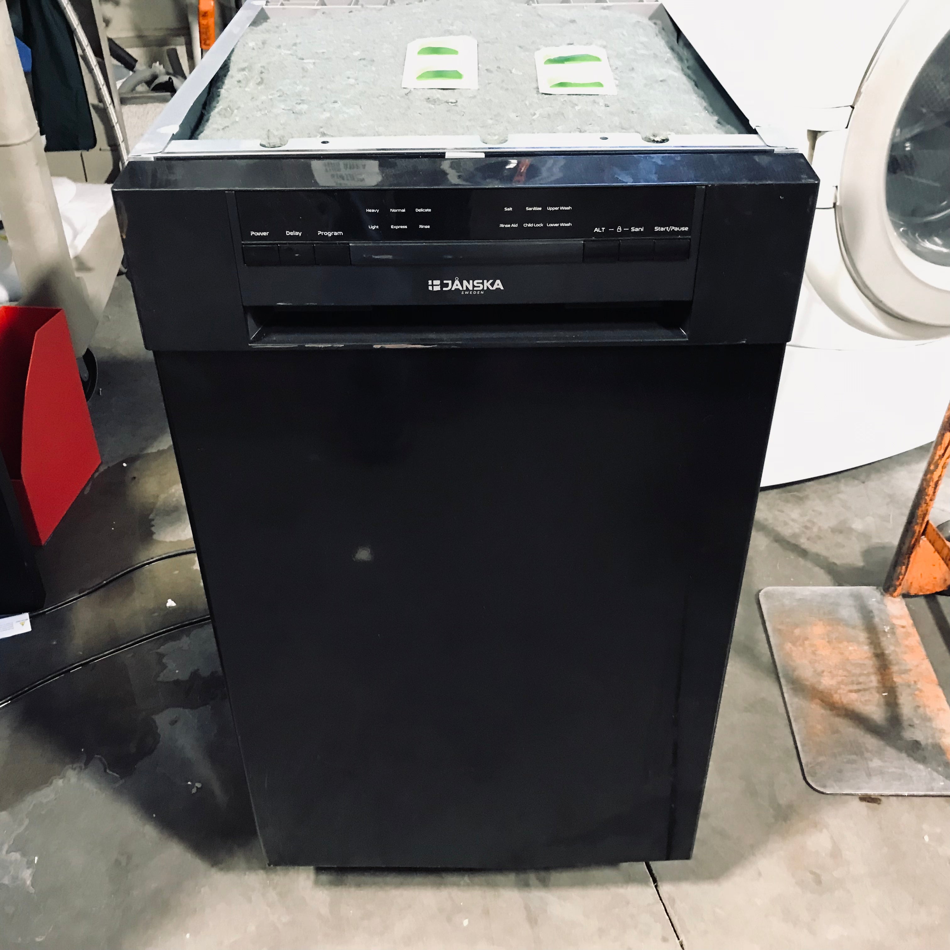 Janska Black Narrow Dishwasher 17.5"x 22.5"x 31.5"