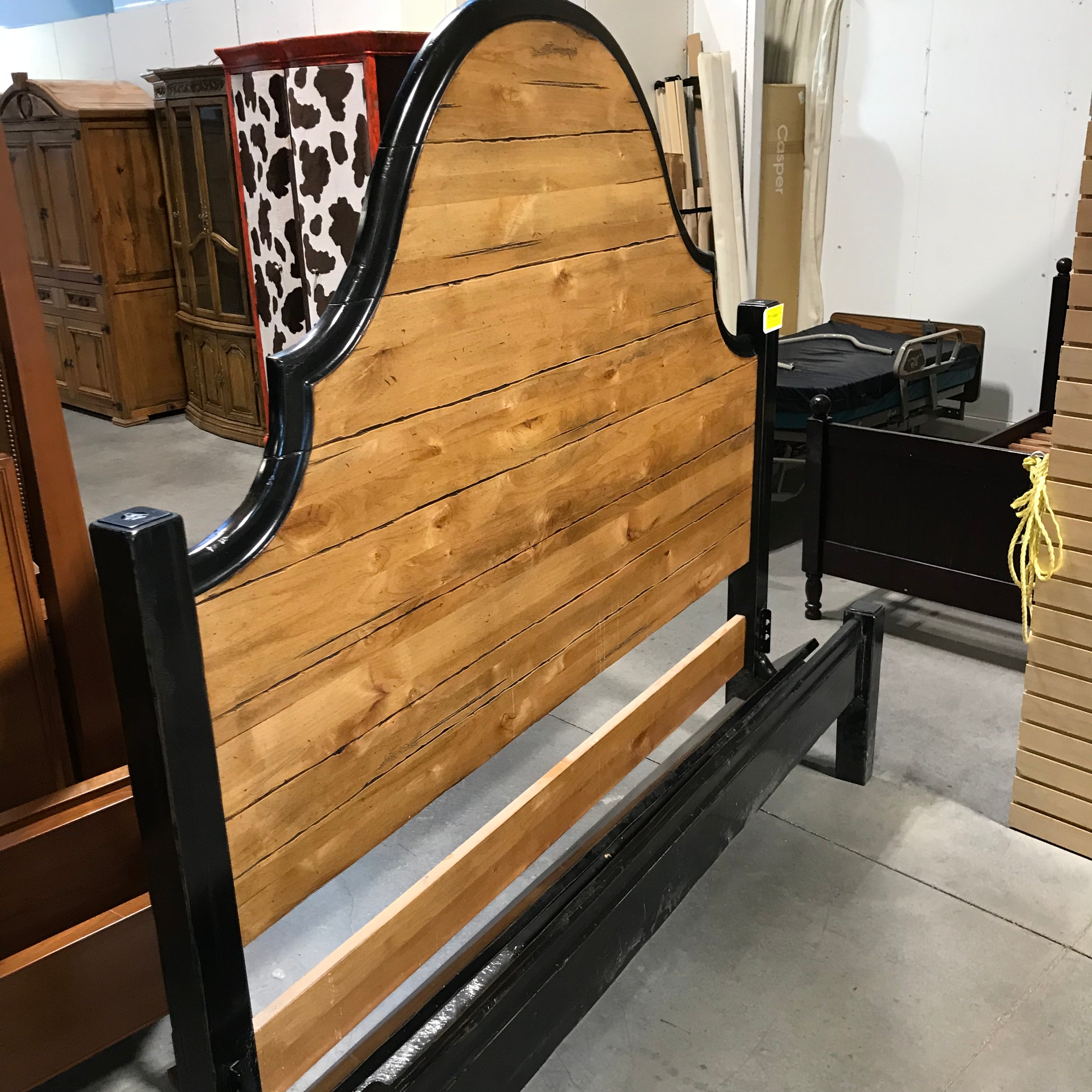 King Solid Wood with Light Finish and Black Paint Bed Set 79"x 87.5"x 76"