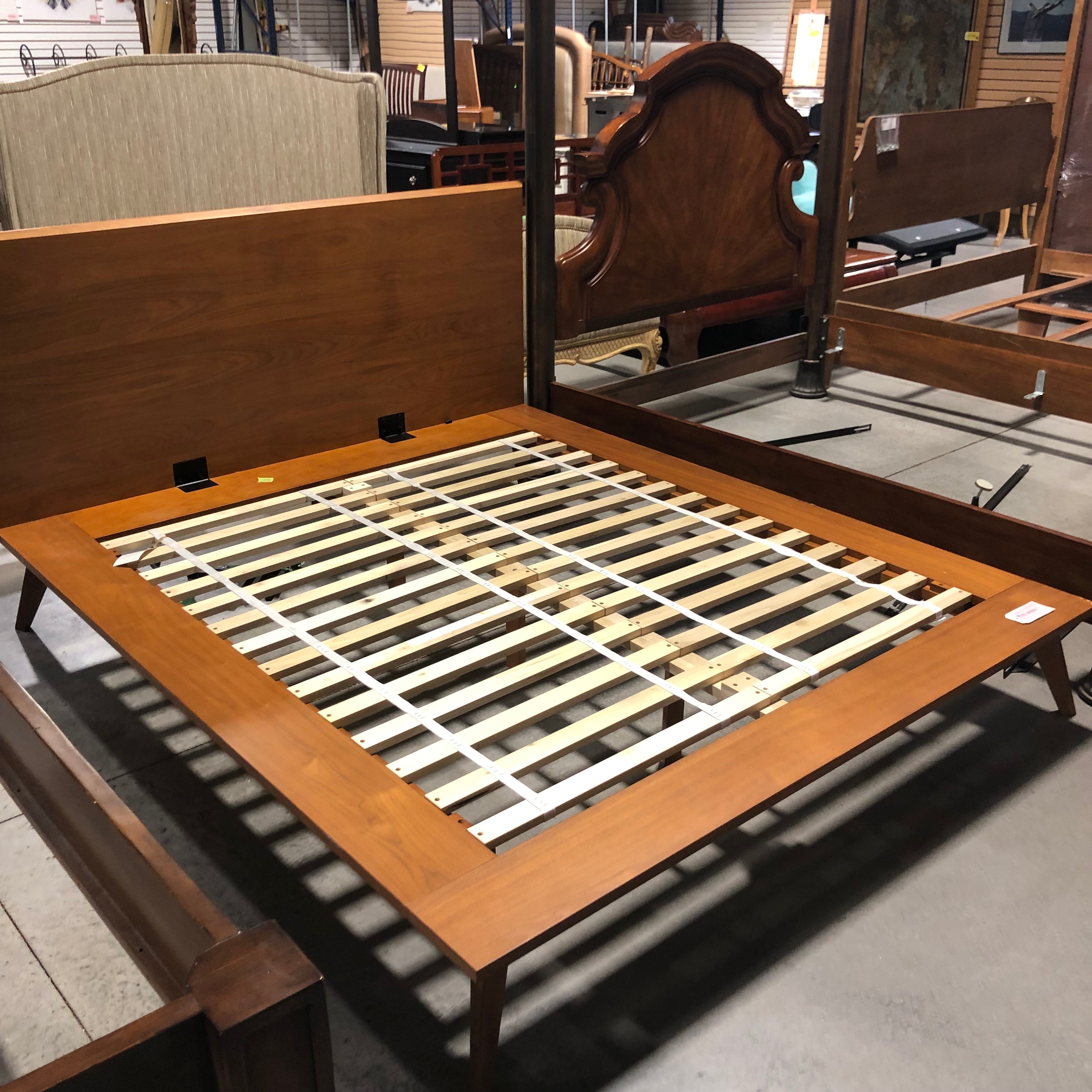 Queen William Sonoma West Elm Solid Light Finish Platform Bed Set 73.5"x 83.5"x 42"