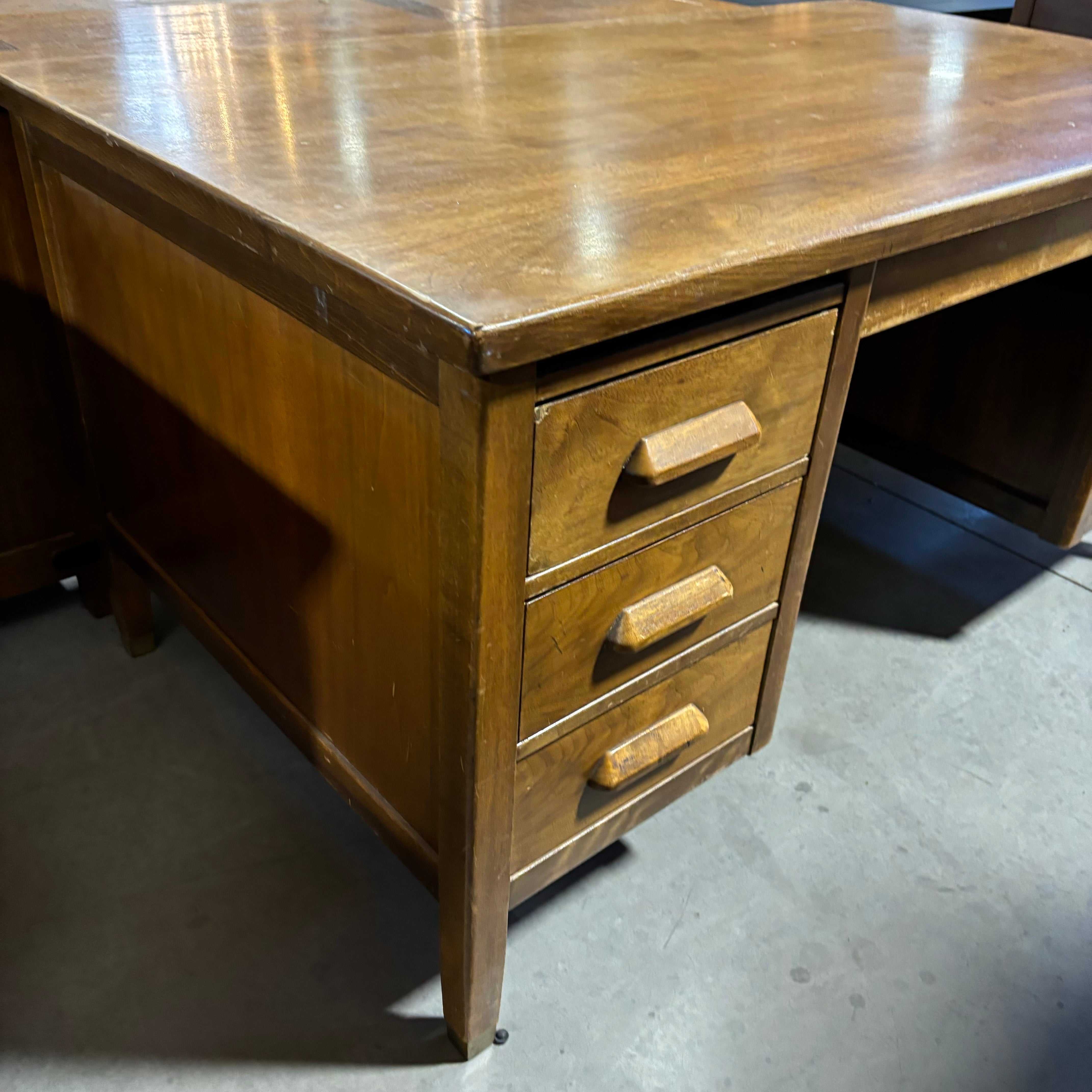 Oak 6 Drawer with Pullout Surface Desk 60"x 34"x 30"