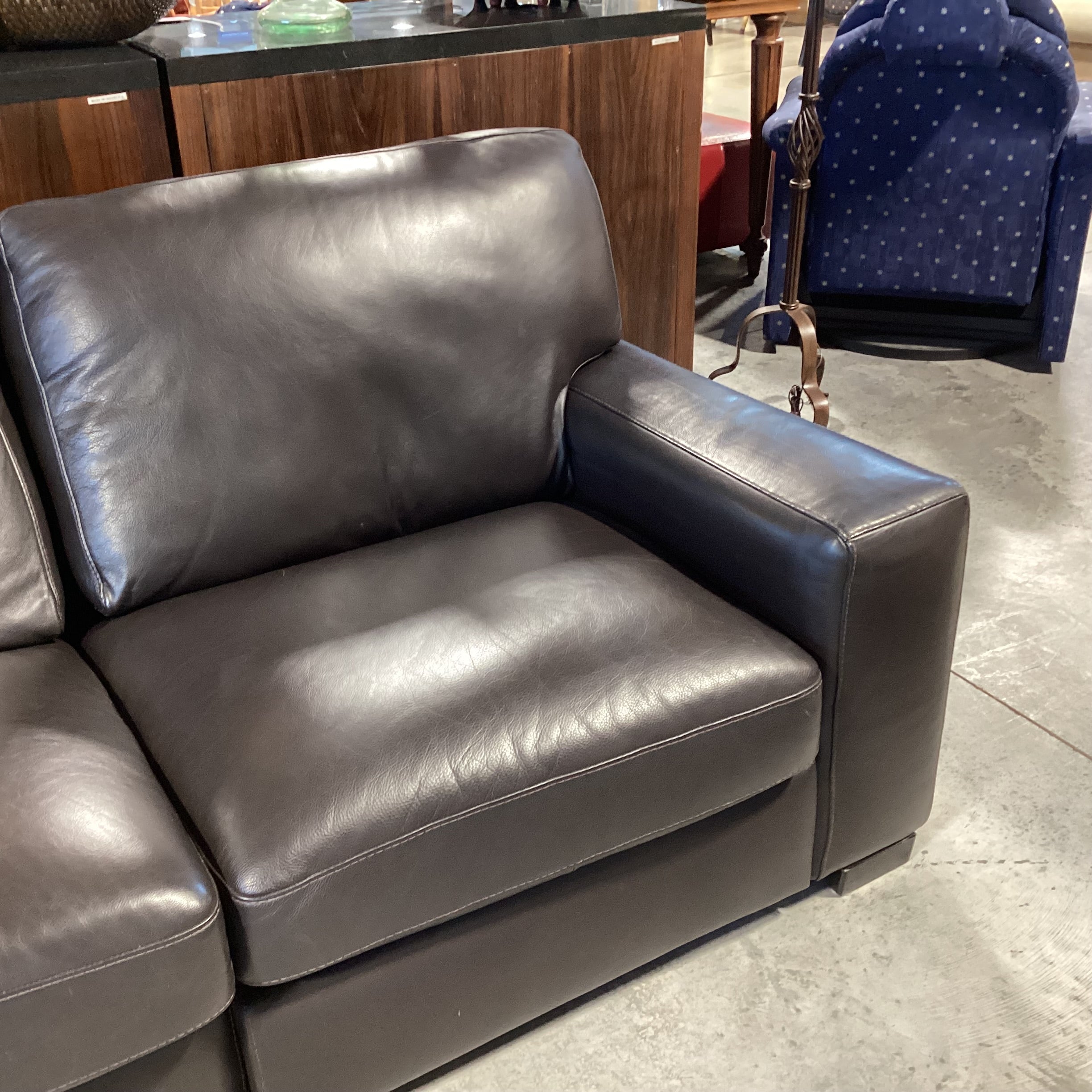 Natuzzi Leather 6 Piece with Chaise Sectional 108"x 138"x 64"x 39"x 31"