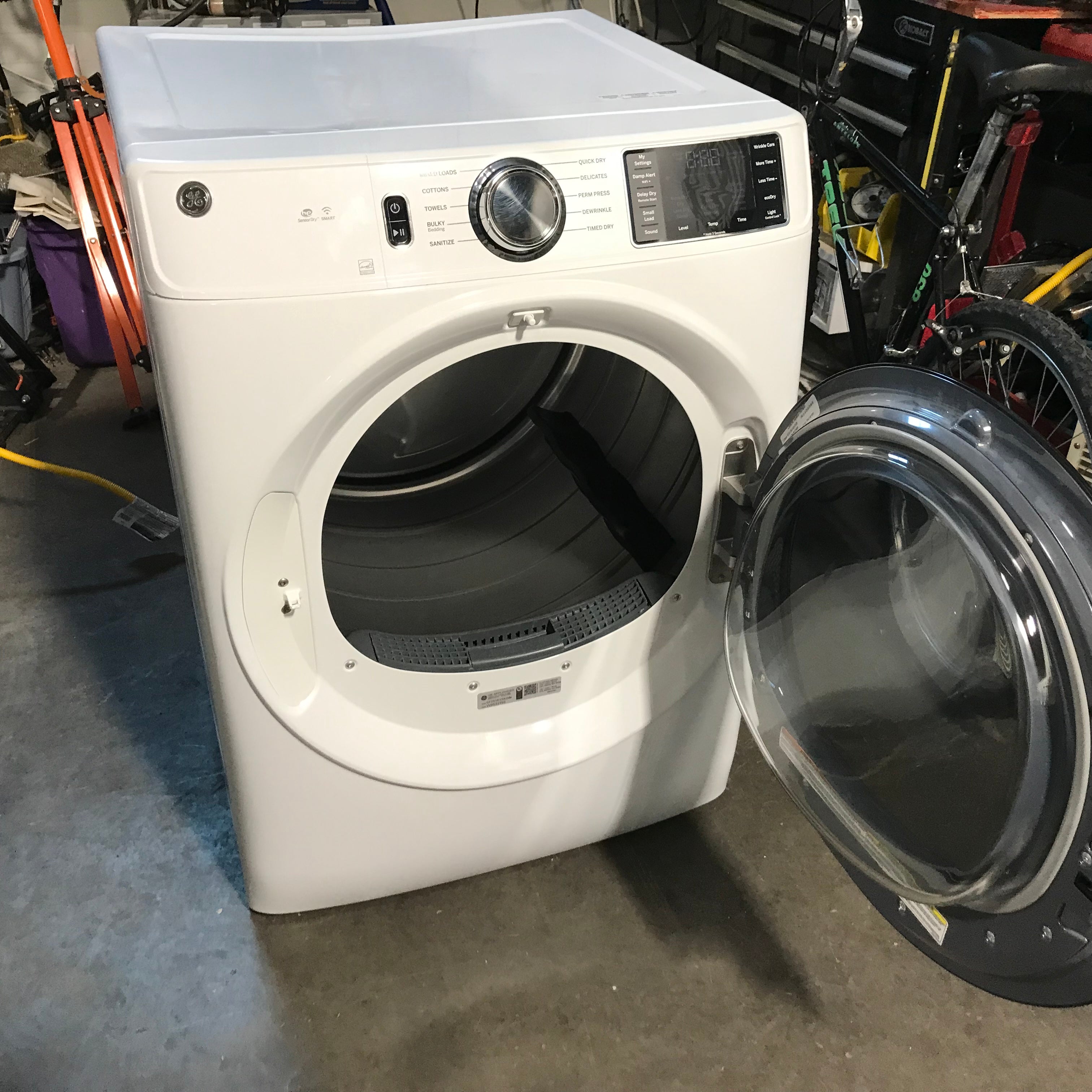 GE White Front load Electric Dryer 28"x 31"x 39" ( Read Details)