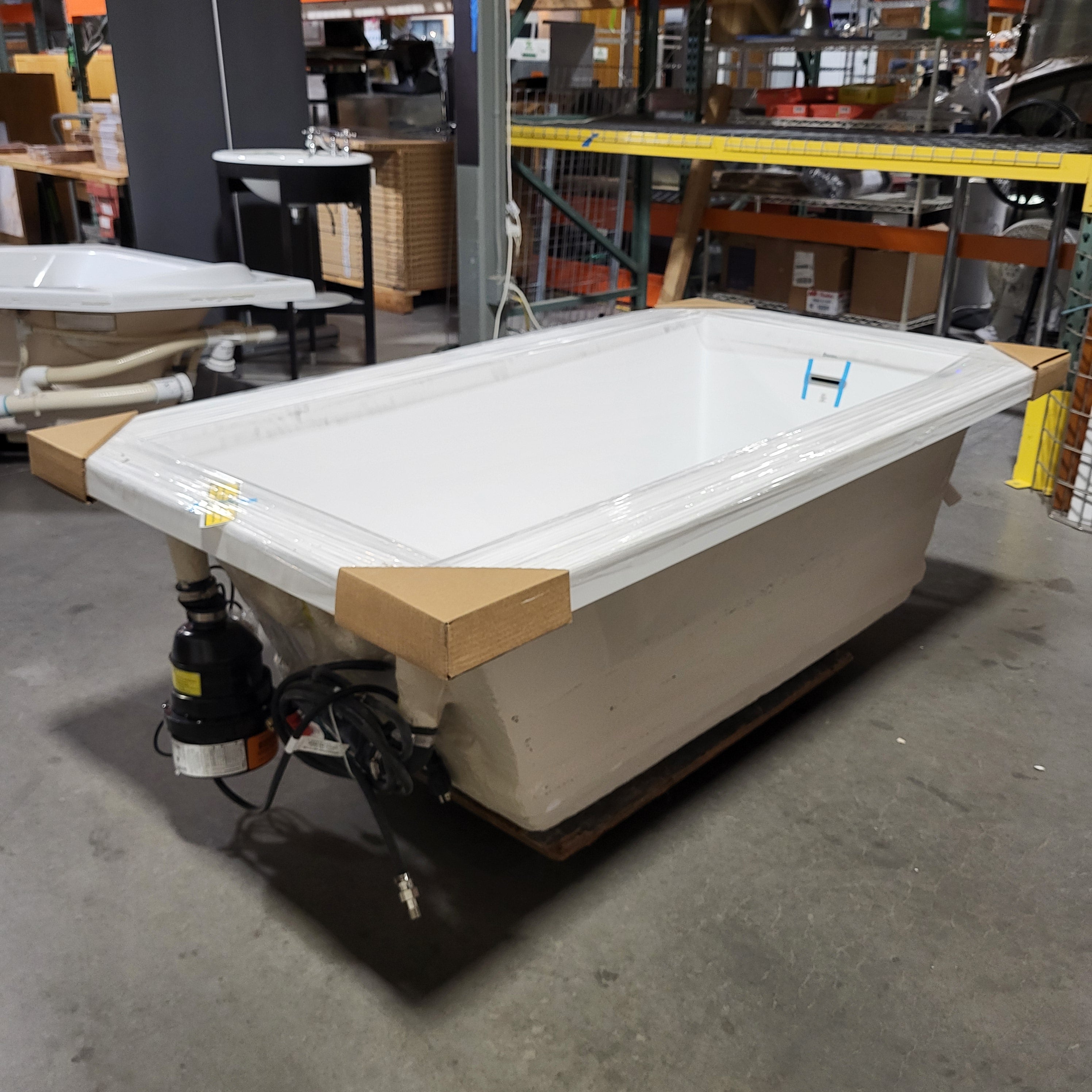 65.5"x 36"x 22.5" BainUltra White Jetted Tub