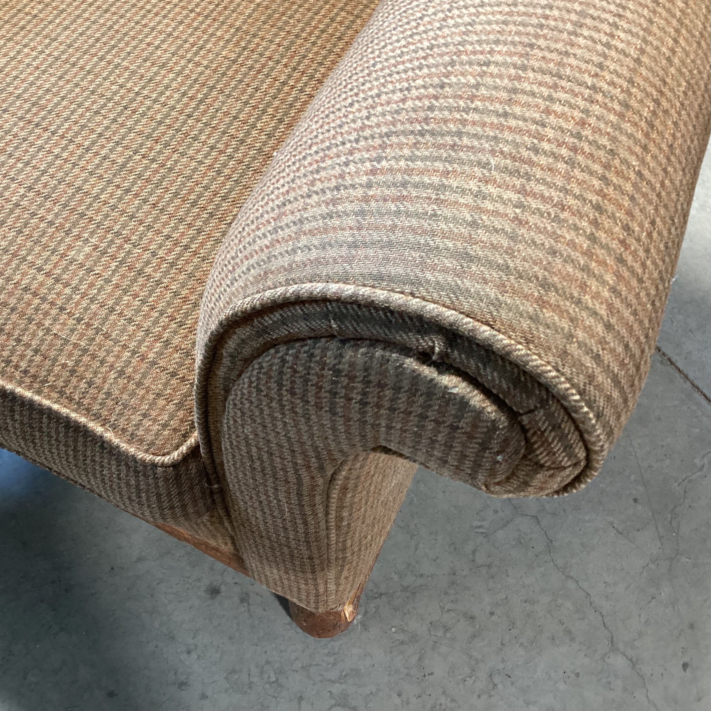 Old Hickory Brown Houndstooth Wool Blend & Log Winged Chair 39"x 32"x 39"