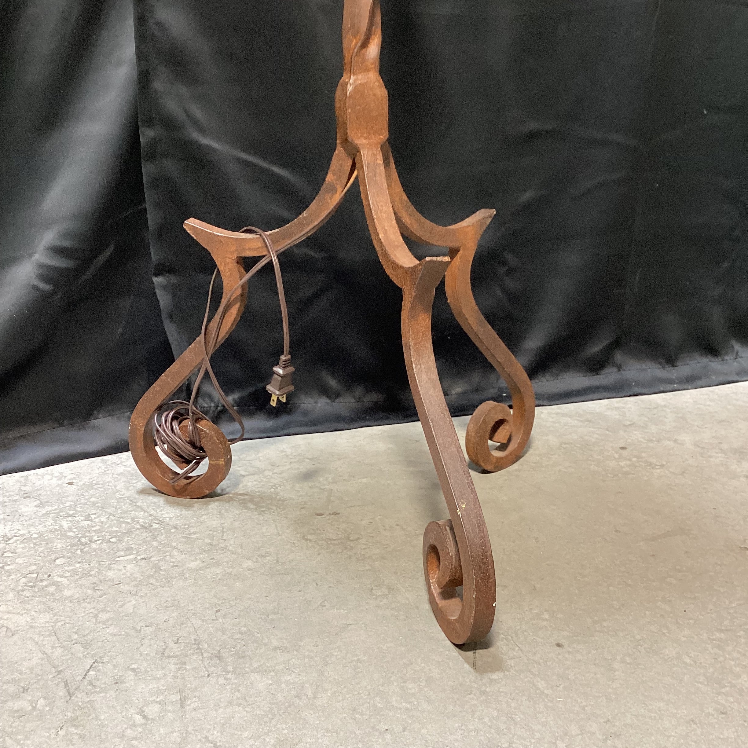 Wrought Iron Rust Colored Floor Lamp 18" x 65" x 18"