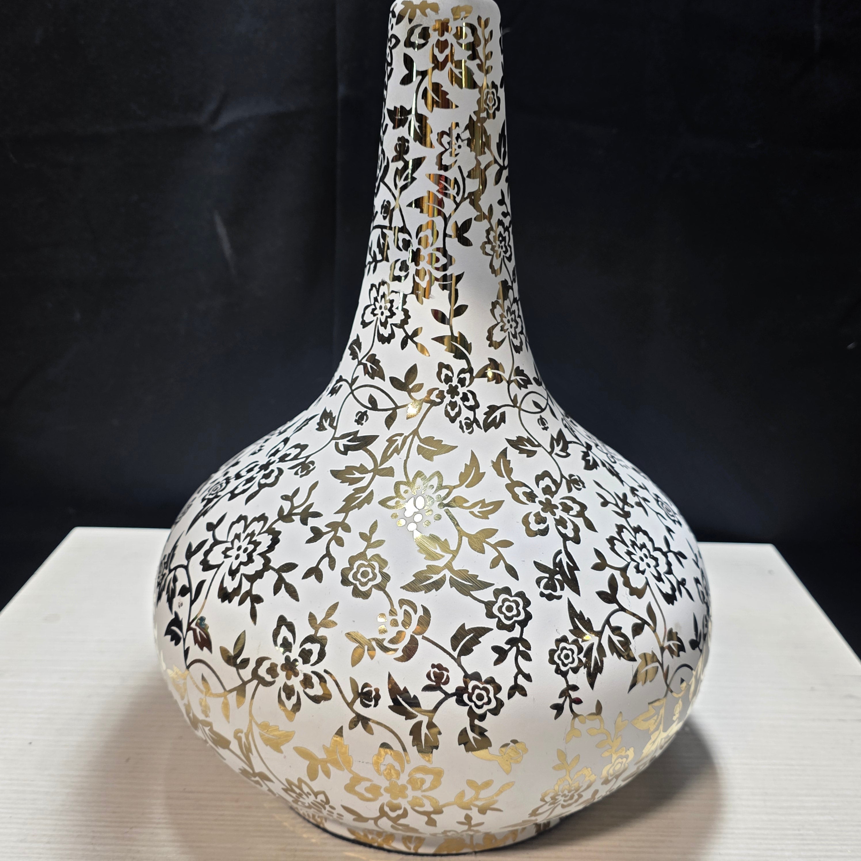 Beautiful Gold Accent Lamp with Flowers on Vines 15"Dx26.5"