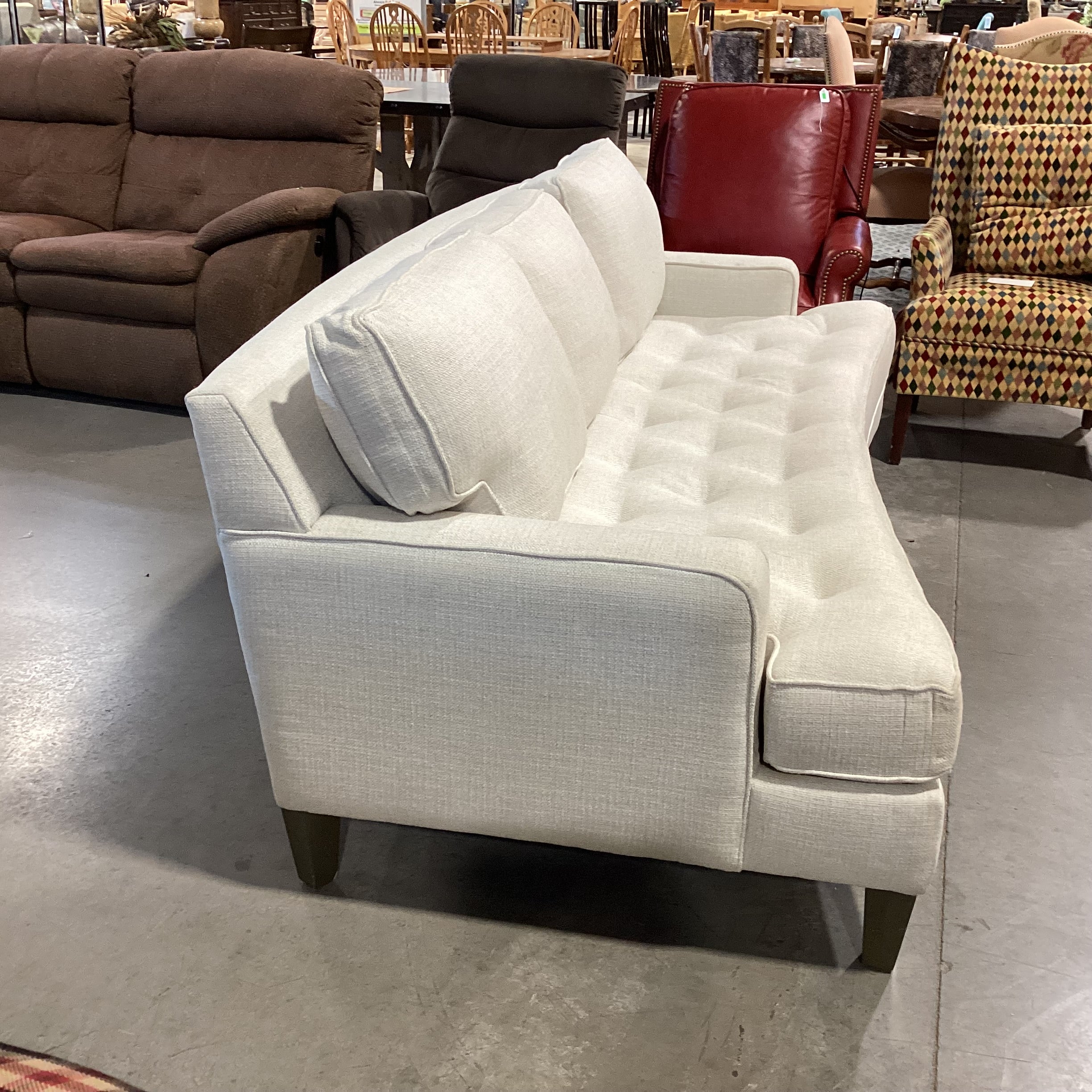 Havertys Fine Furniture Cream Woven Button Tufted Seat Curved Sofa 83"x 40"x 31"