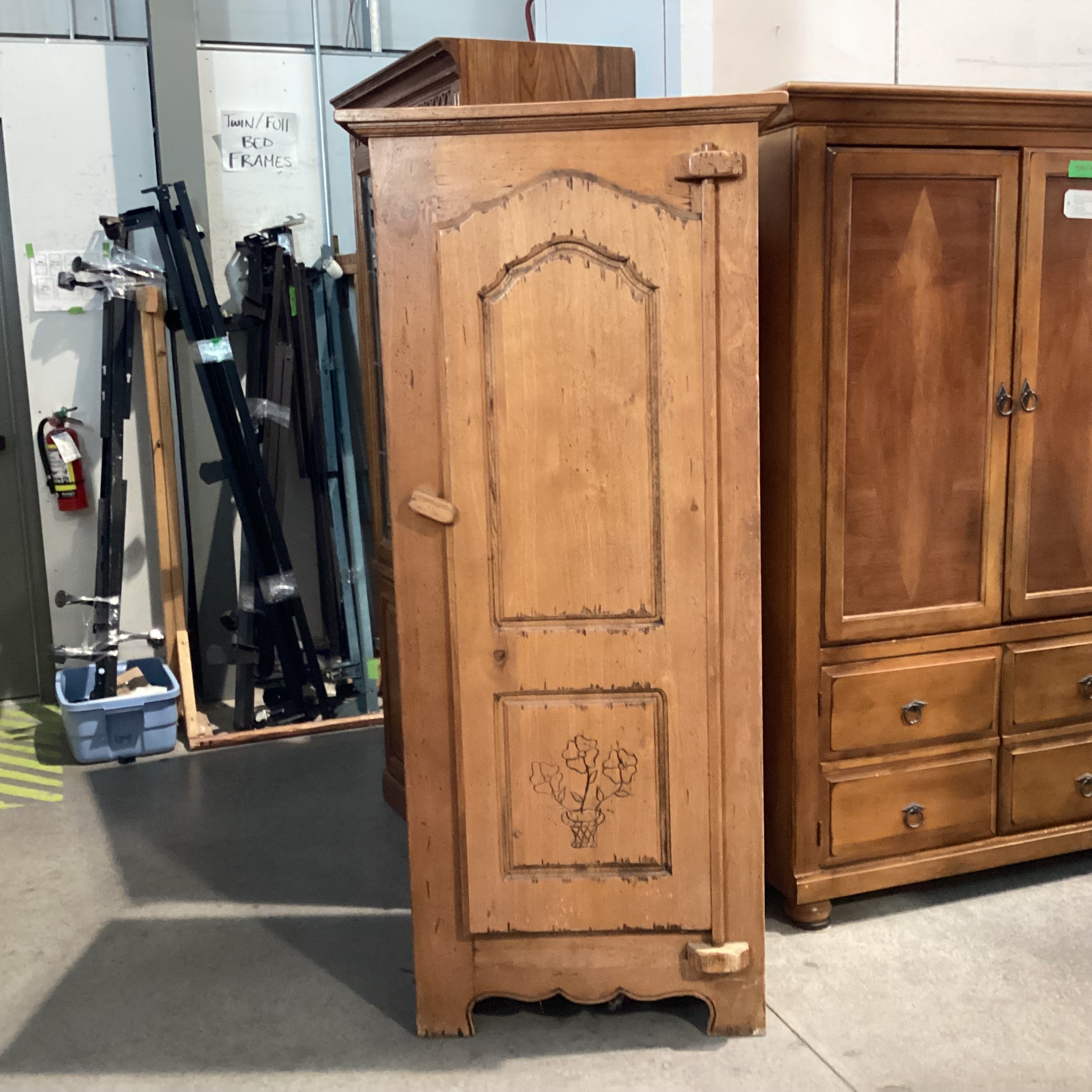 Antique Solid Carved Natural Wood 1 Door Wardrobe Armoire 31.5"x 21.5"x 71"
