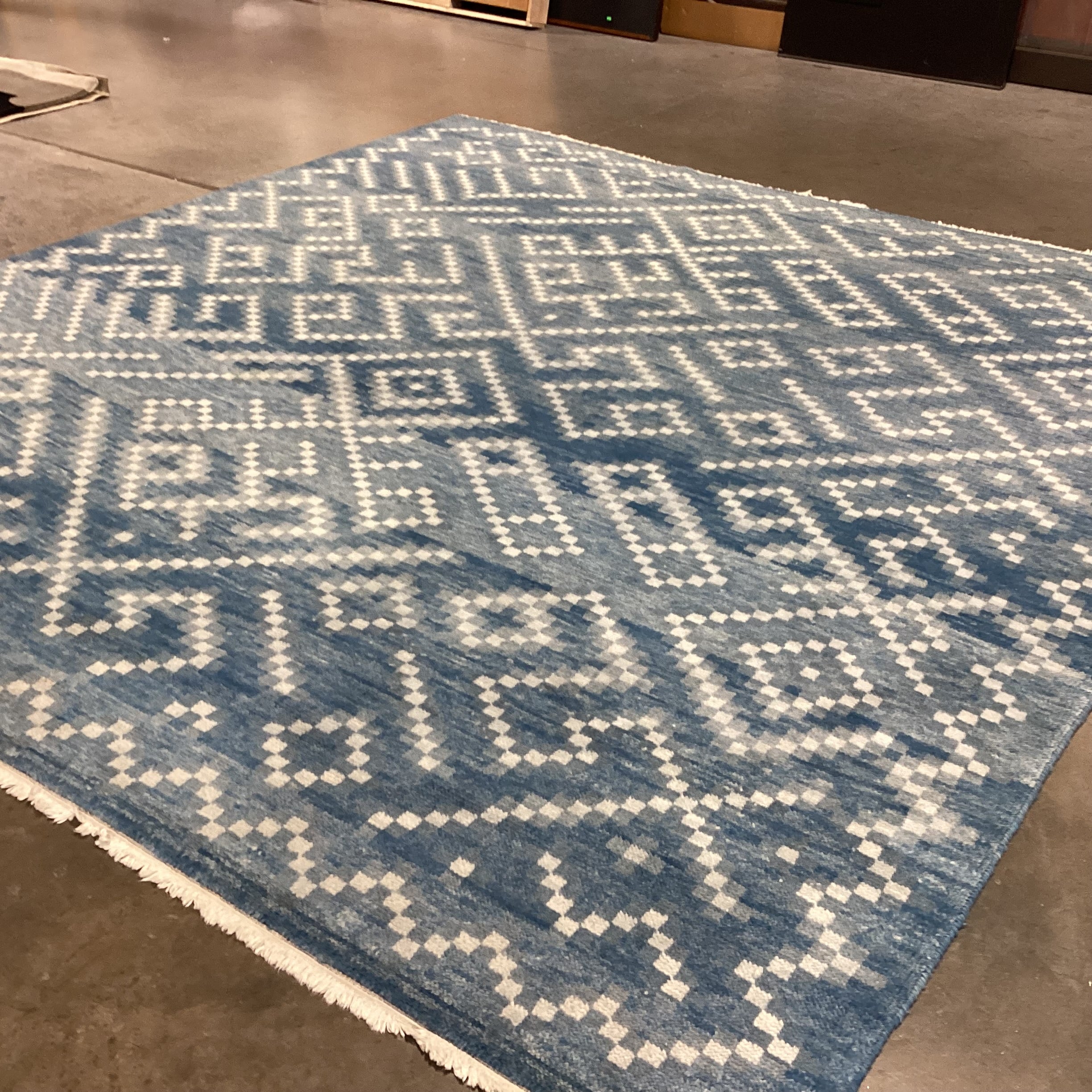 Blue & Ivory Diamond Pattern Hand Woven Wool Rug 9"1"x 9'7"