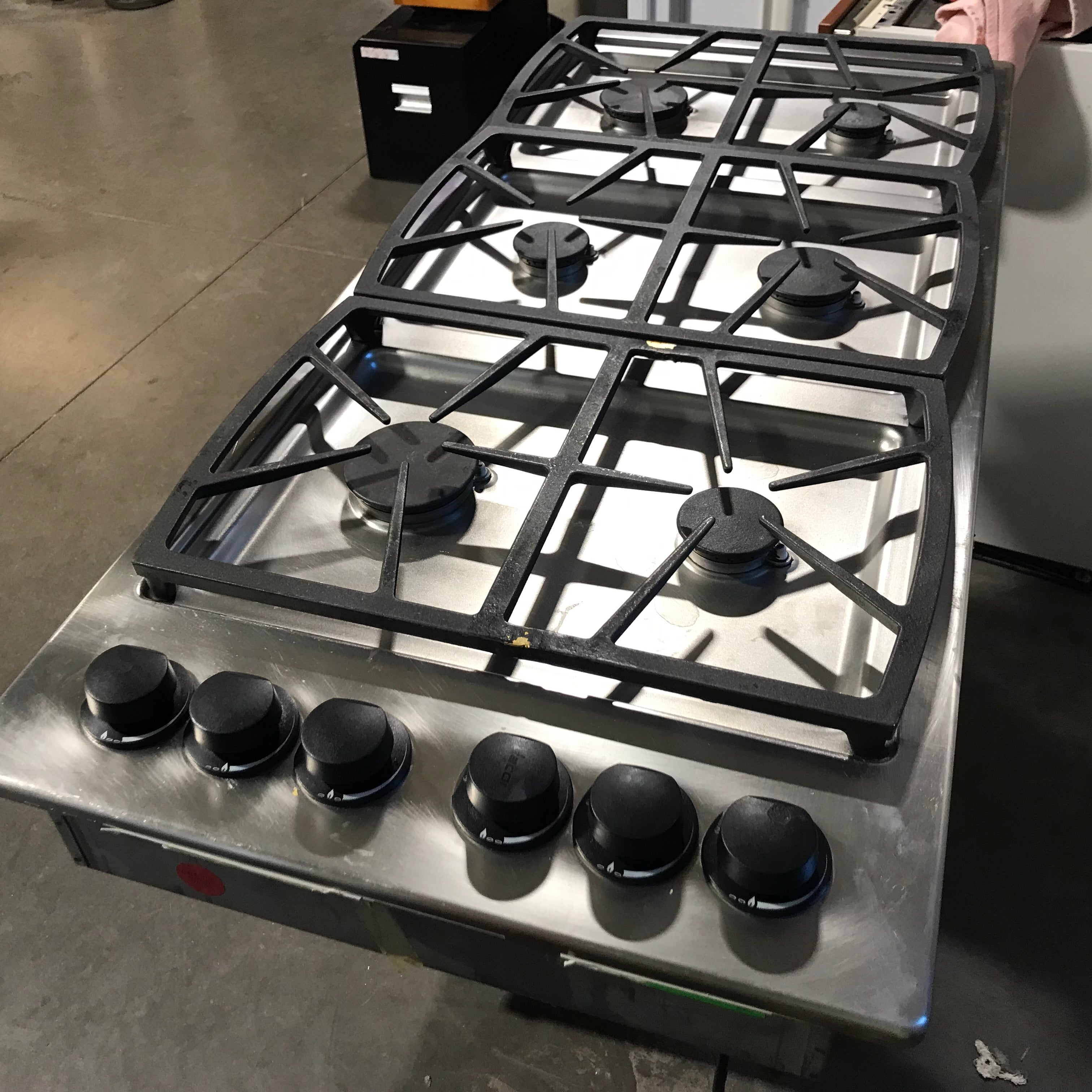 Distinctive Appliance 46" Stainless Steel 6 Burner Gas Cook-Top 46"x 21"x 5"