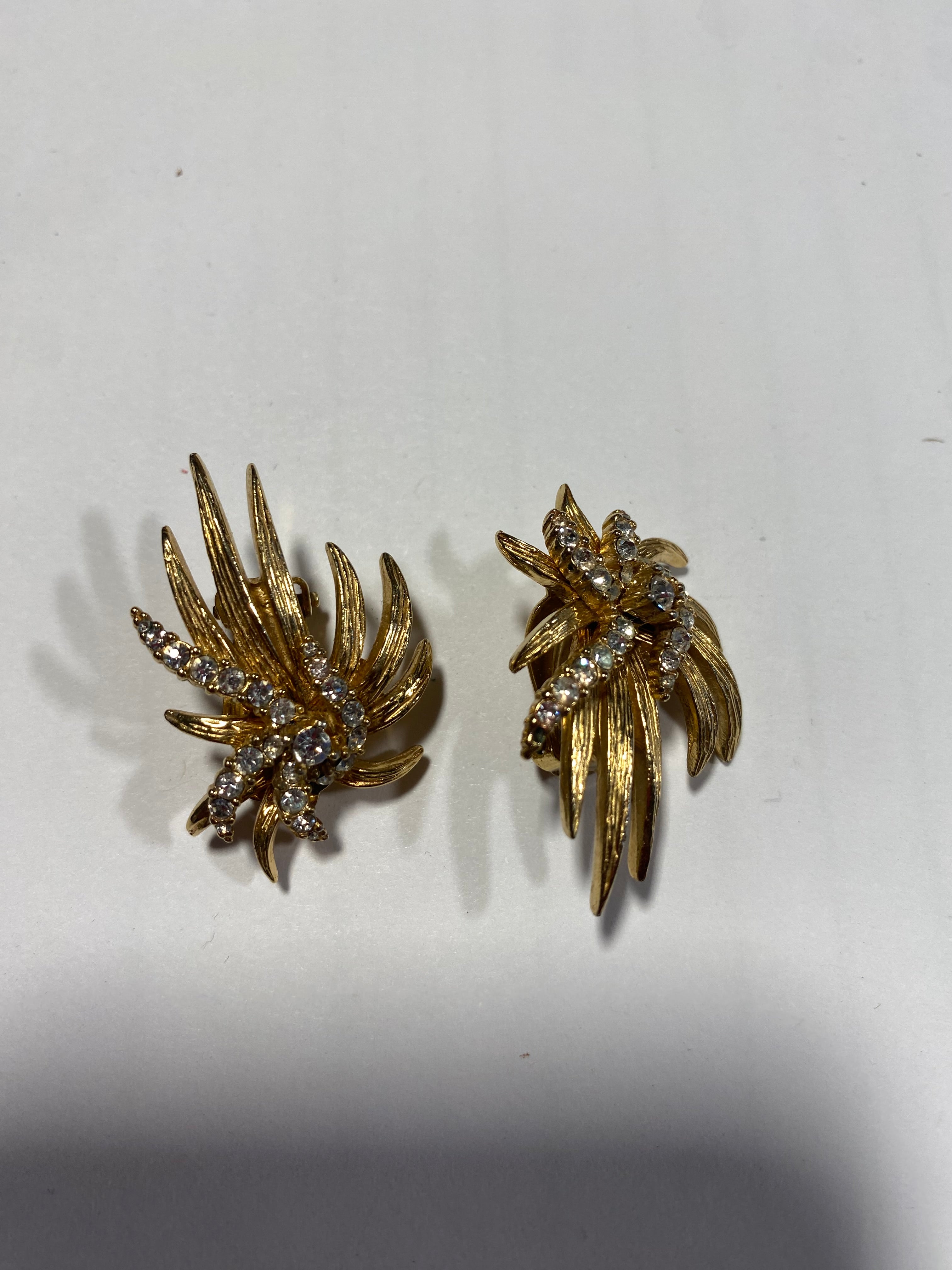 Ciner Vintage Boucher Style Starburst Spray Clip-On Earrings 1"x 1.25"