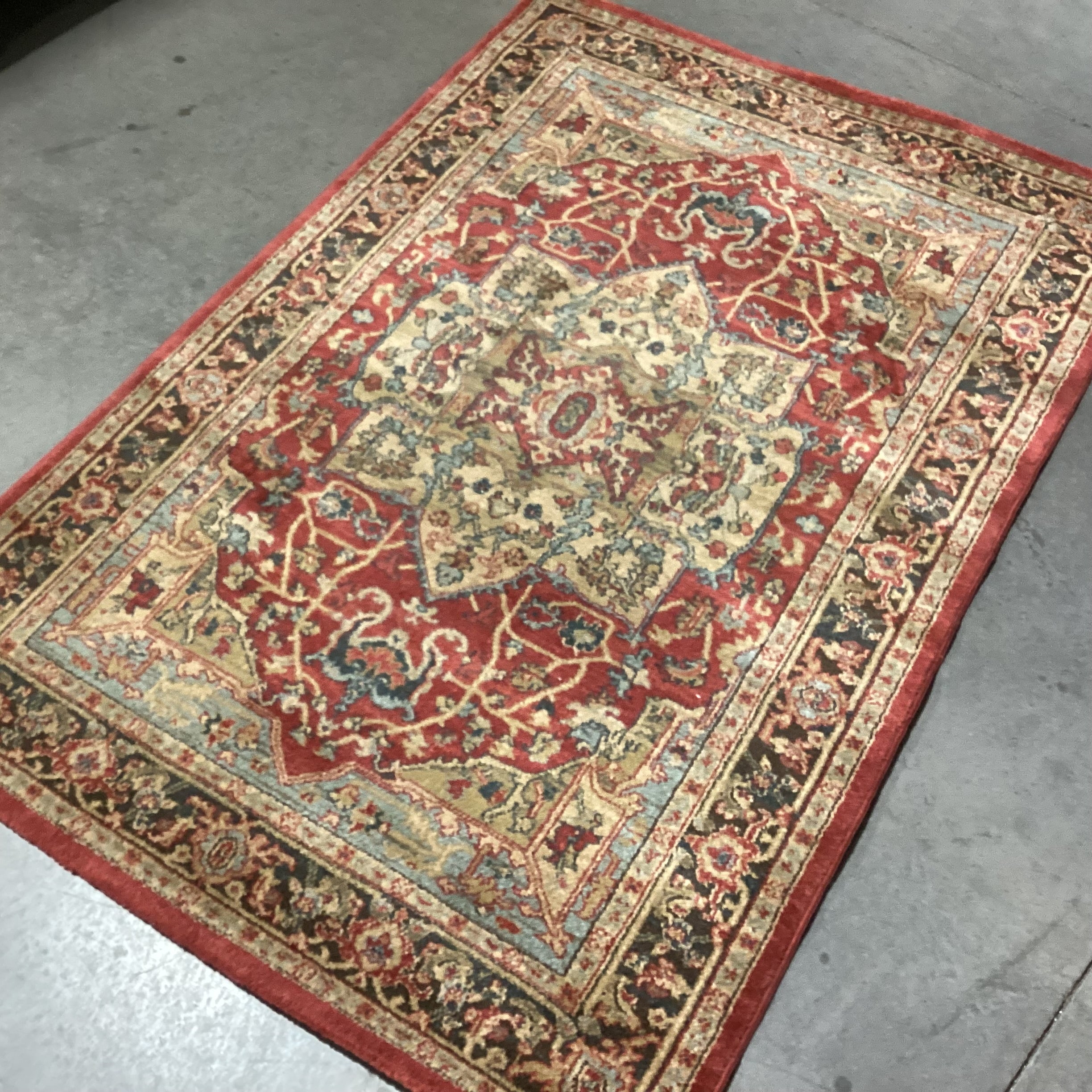 Safavieh Mahal Red Gold Blue Poly Rug 4'x 5' 7"