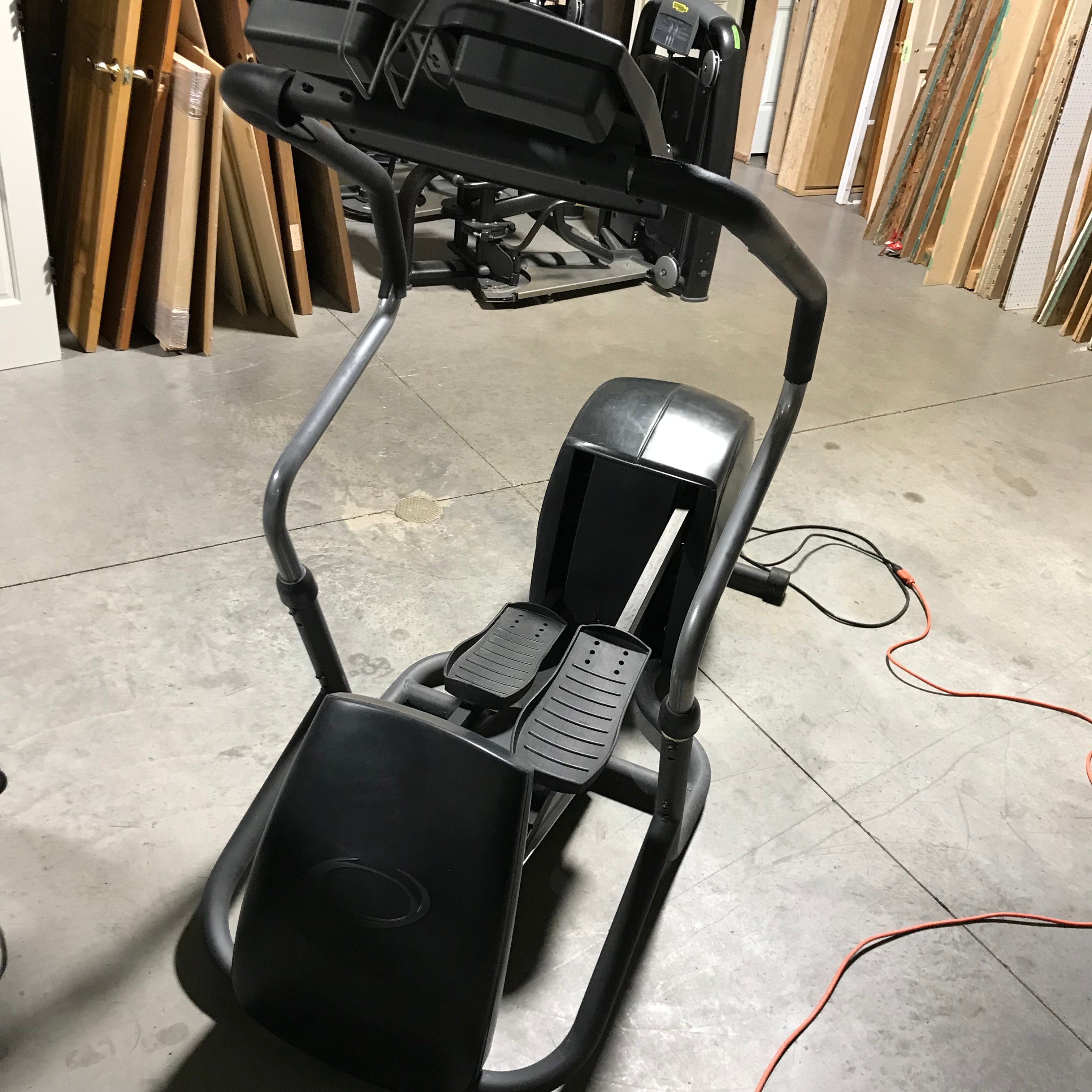 76"x 30"x 63" Precor EFX5.21si Elliptical