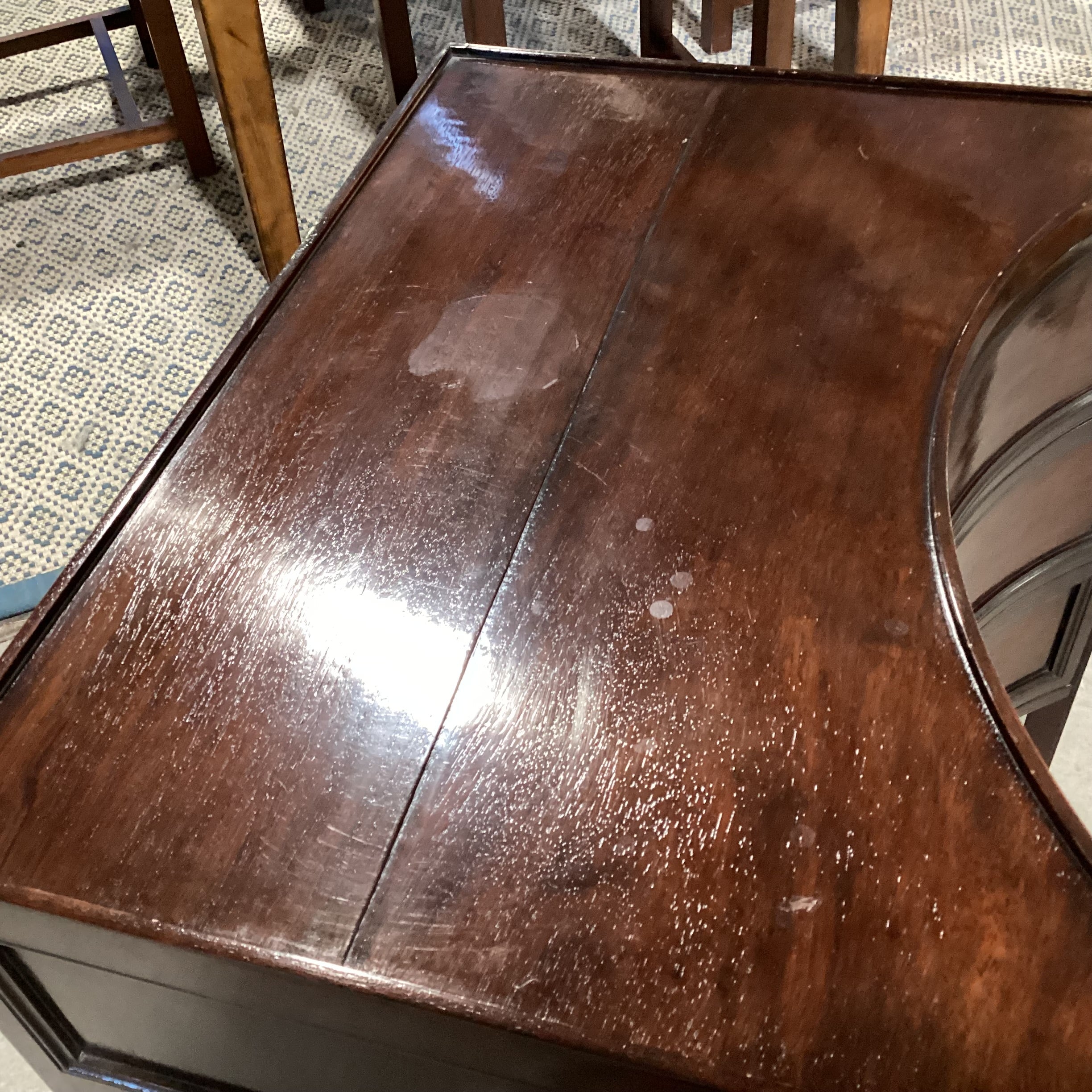 Dessin Fournir Handley Mahogany 3 Drawer Chest Nightstand 26"x 21"x 31"