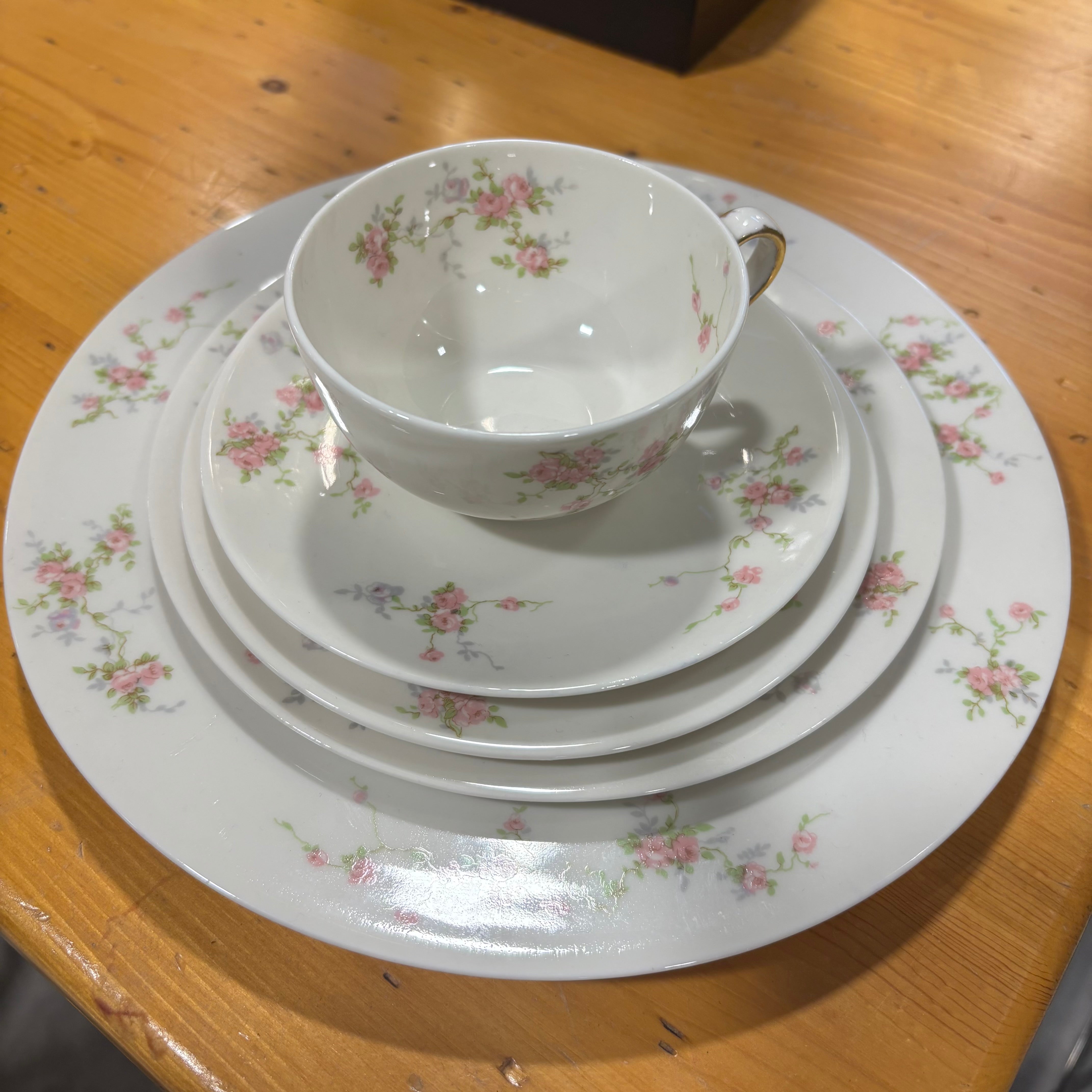 Set of 48 Pieces Haviland "Pink Spray" China Dinnerware
