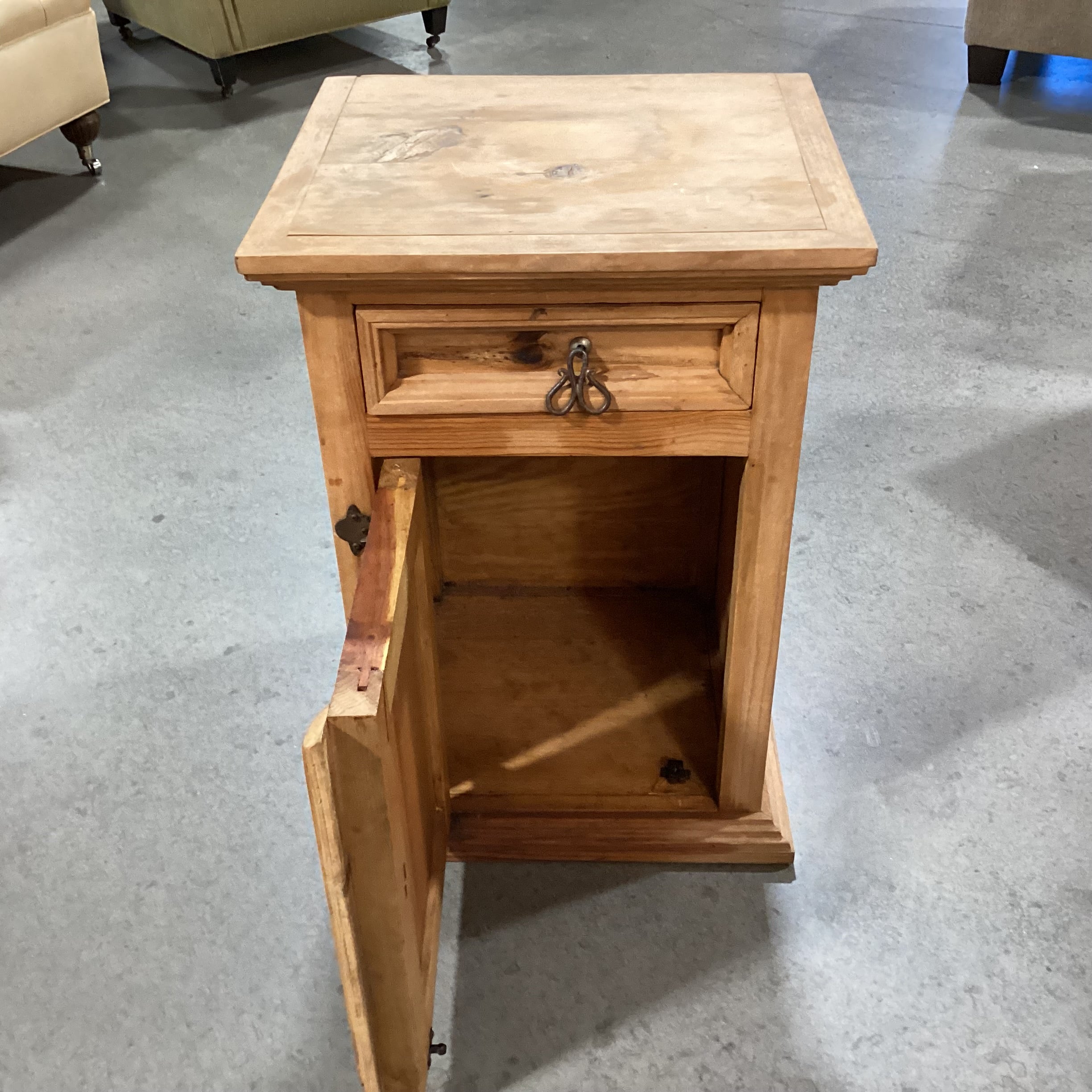 Rustic Distressed Natural Pine 1 Drawer 1 Door Cabinet End Table 19.5"x 16.5"x 28"