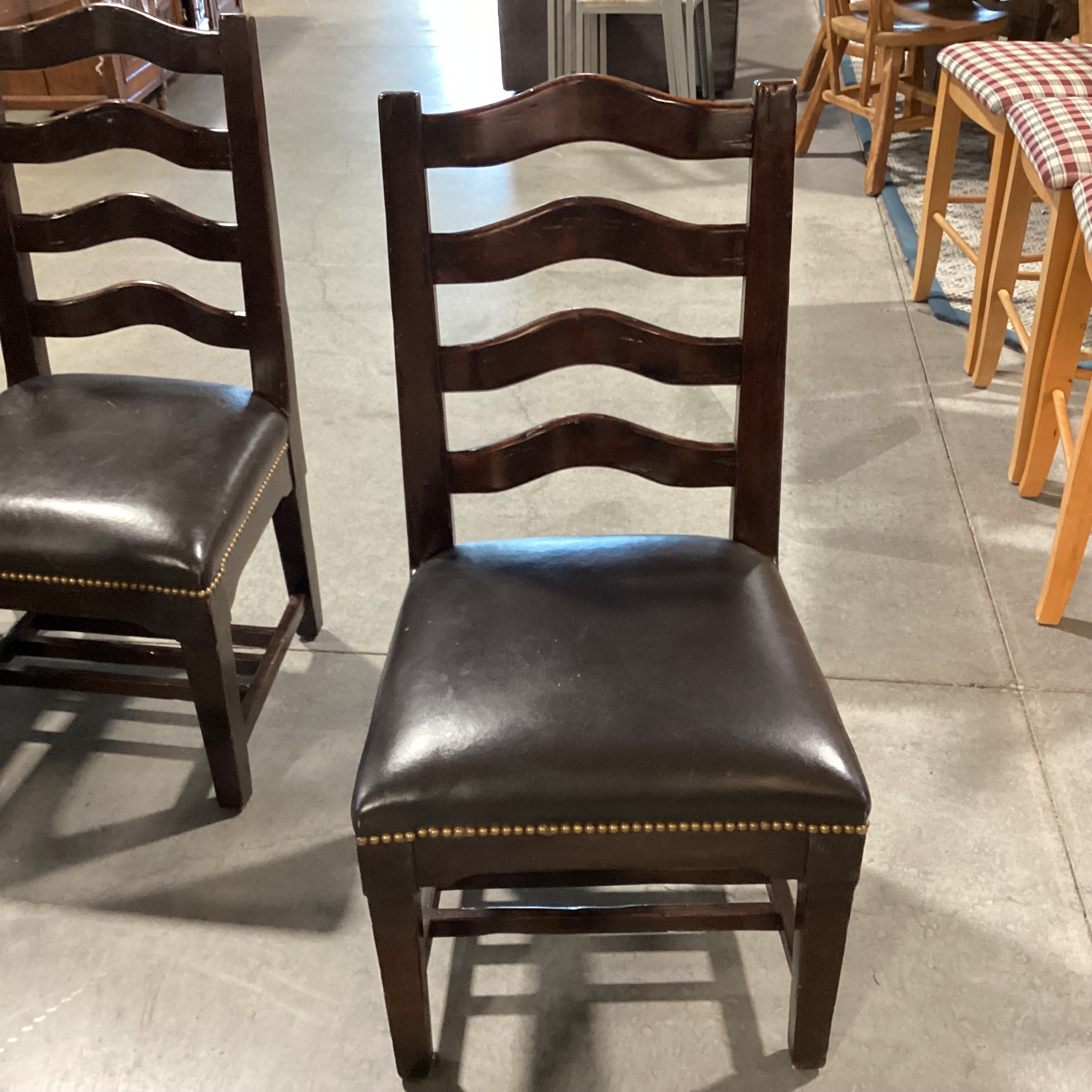 SET of 6 Dark Finish Carved Ladder Back & Leather Nailhead Dining Chairs 26"x 20"x 39"