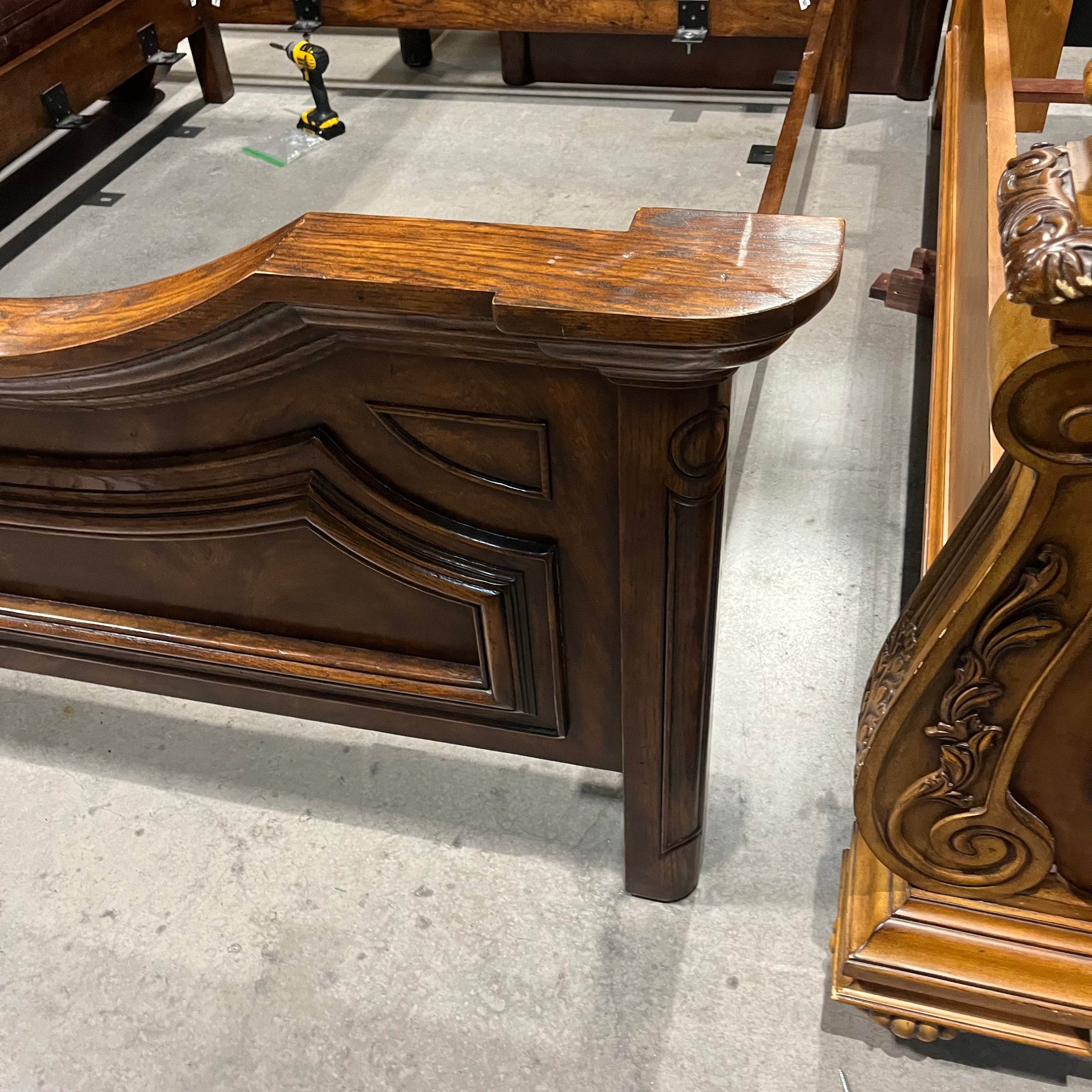 Queen Solid Dark Finish Wood Bed Set 73"x 88"x 64"