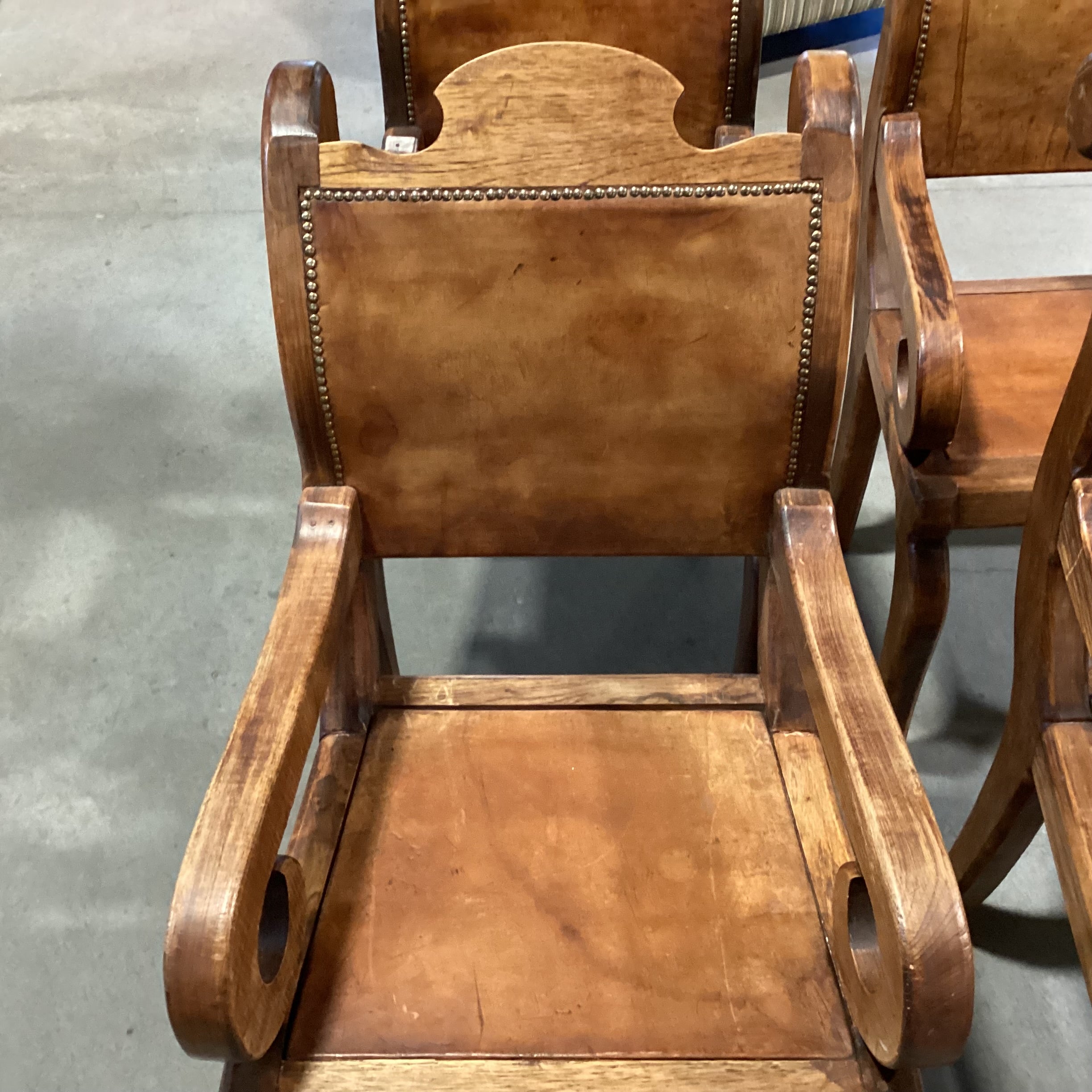 SET of 4 Rustic Distressed Carved Wood & Leather Nailhead Scroll Arm Dining Chairs 22"x 28"x 41"