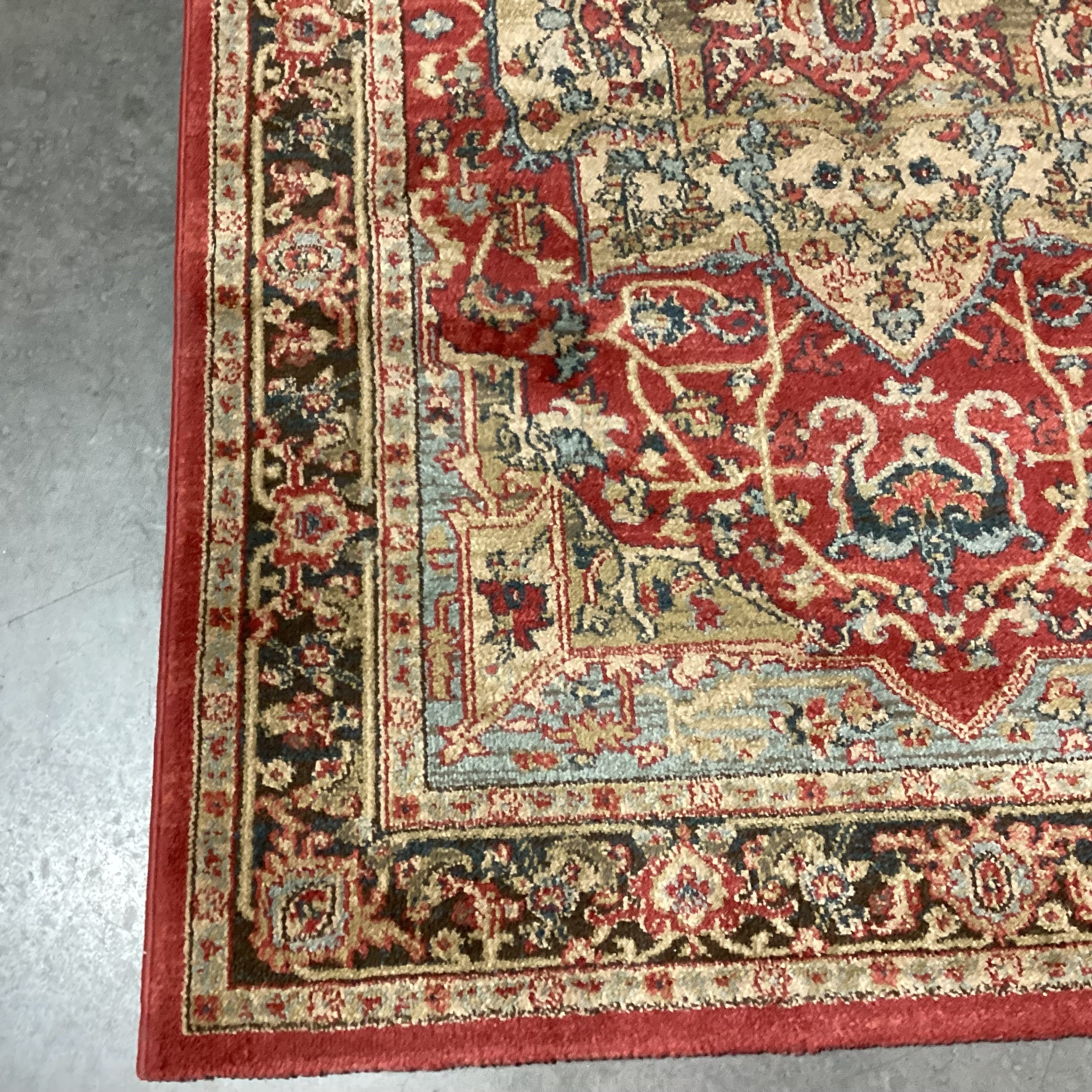 Safavieh Mahal Red Gold Blue Poly Rug 4'x 5' 7"