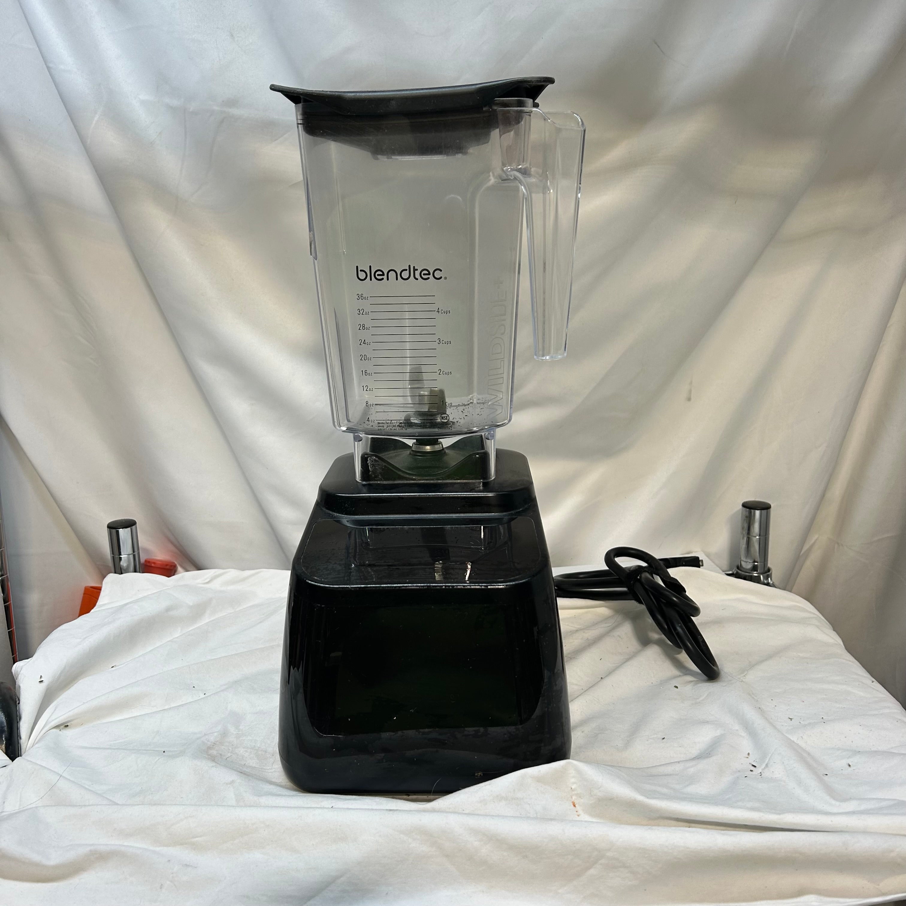 Blendtec Model CTB1 Designer Series 9"x7"x 16"