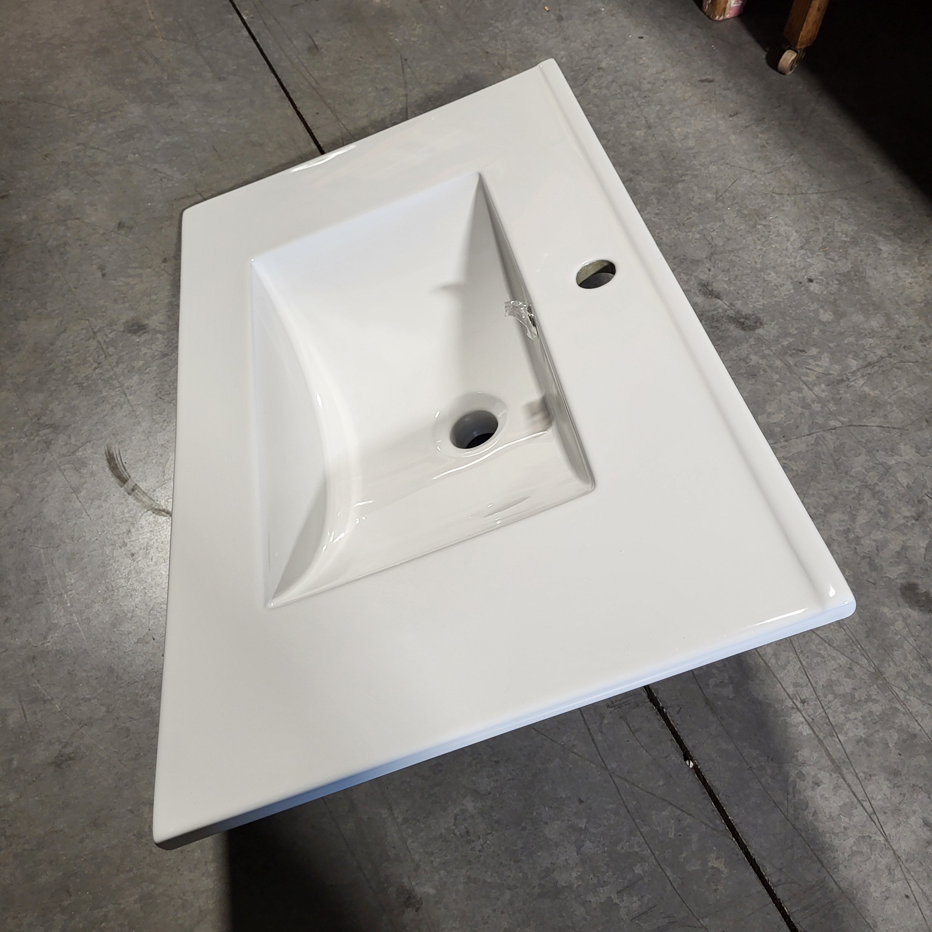 30"x 18"x 8" White Ceramic Sink