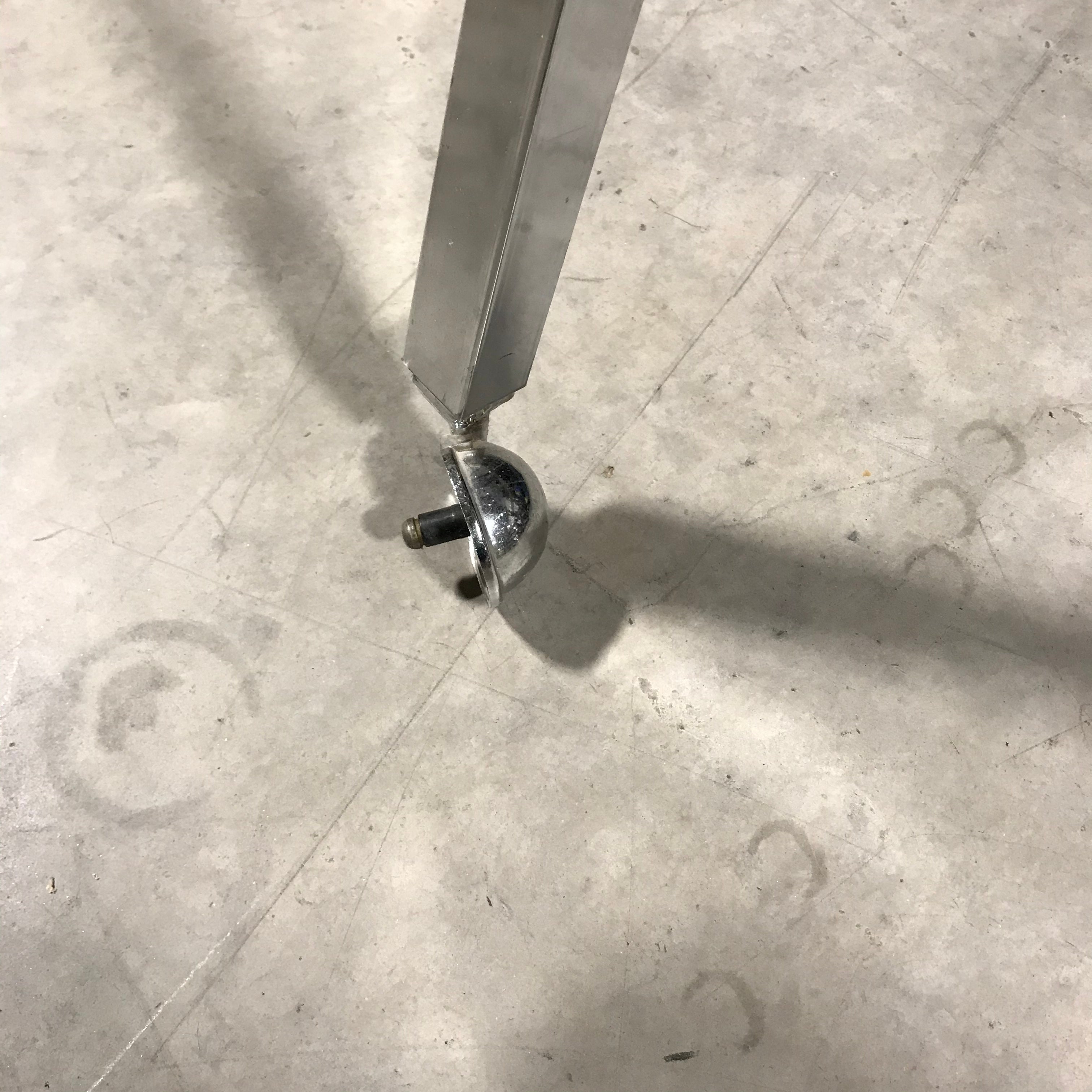 37"x 48" Circular Chrome Retail Clothes Stand with Broken Wheels
