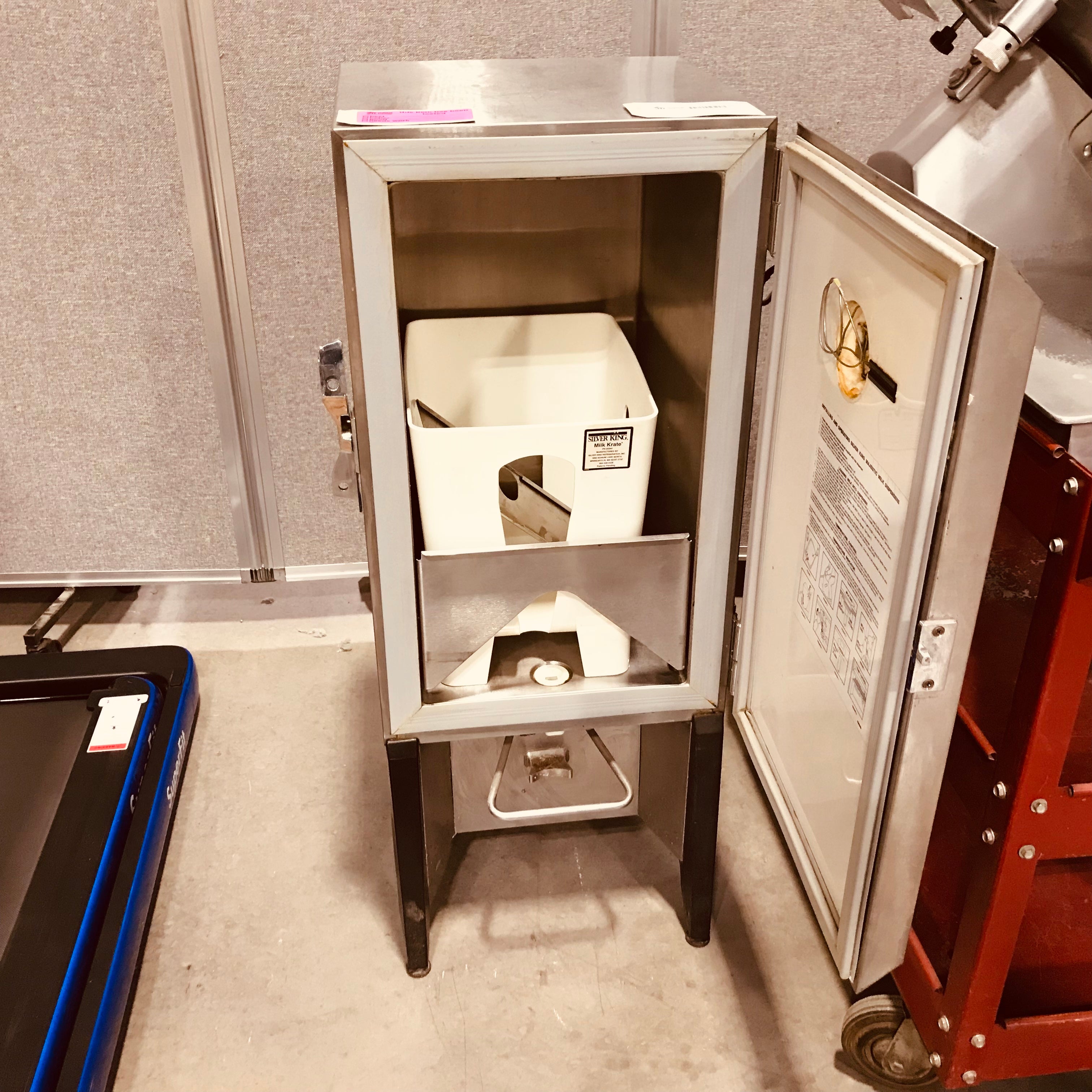 Silver King Stainless Steel Refrigerated Milk Dispenser 15>5"x 17"x 39.5"