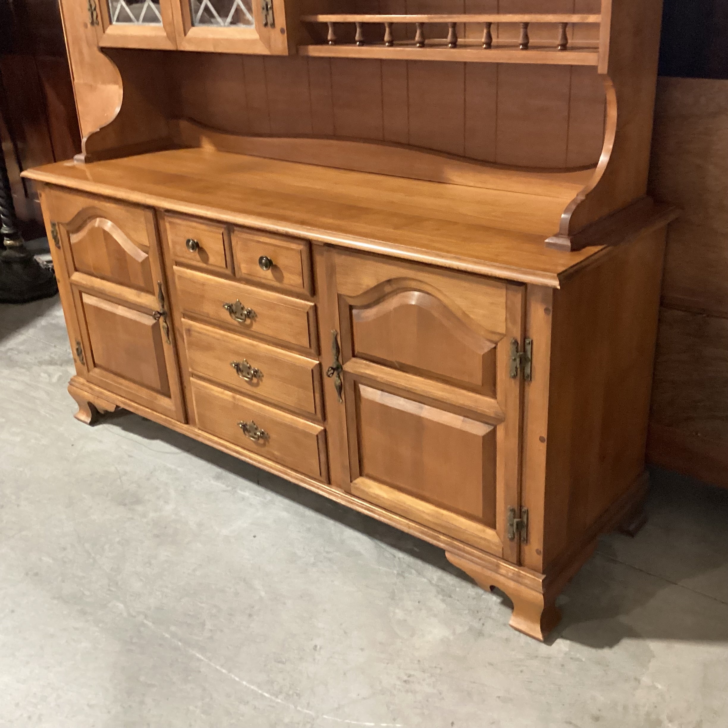 Sprague & Carleton Vintage Colonial Style Solid Rock Maple 4 Door 4 Drawer 2 Piece Hutch 62"x 19"x 75"