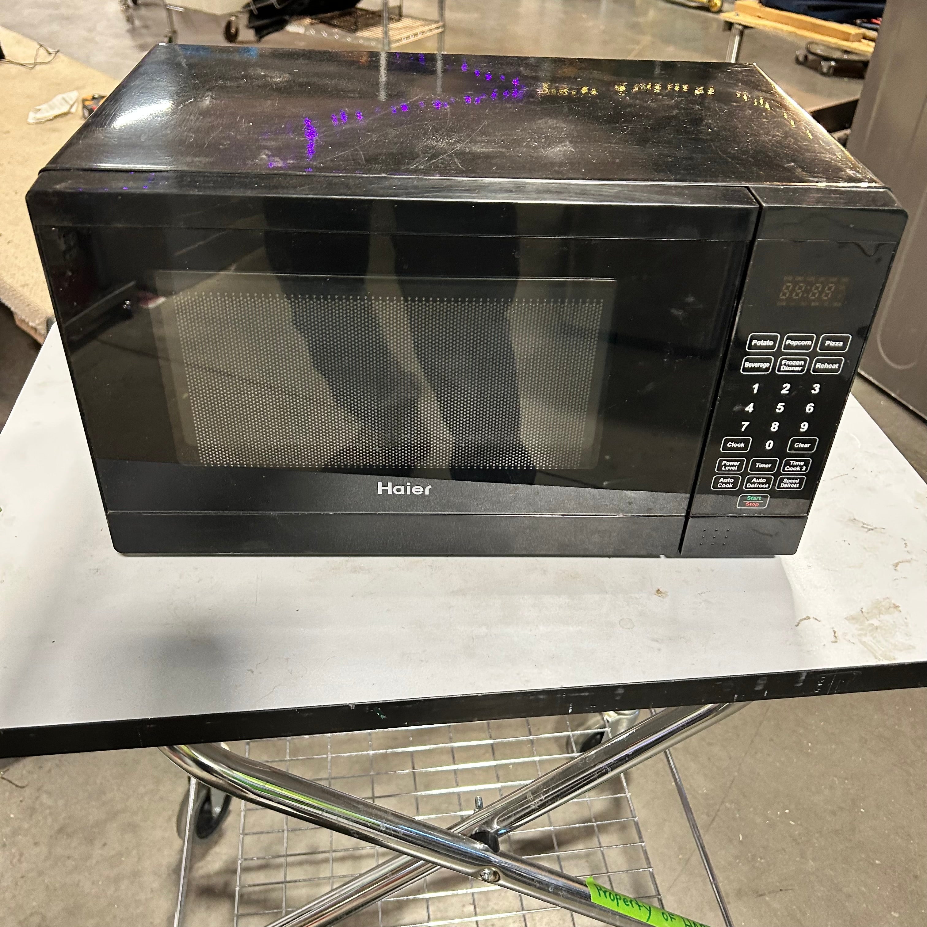 Black Haier 1050 watt Microwave