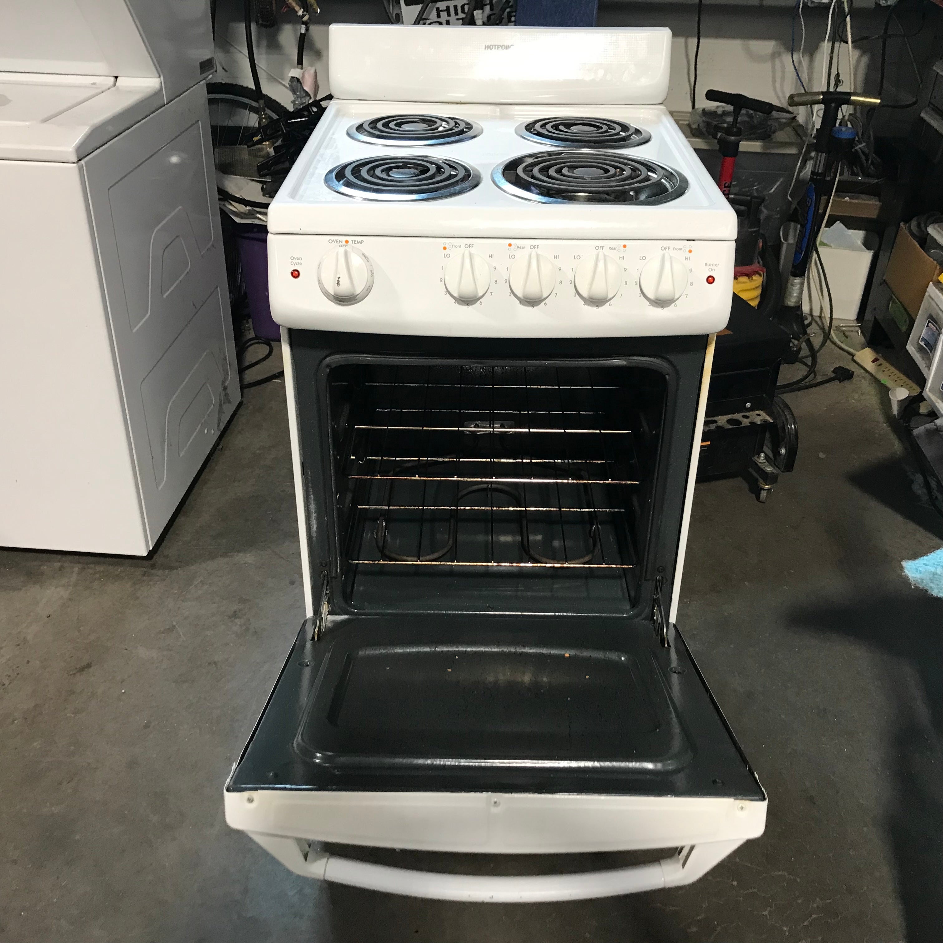 Hotpoint 20" White Electric Range 20"x 24"x 40"