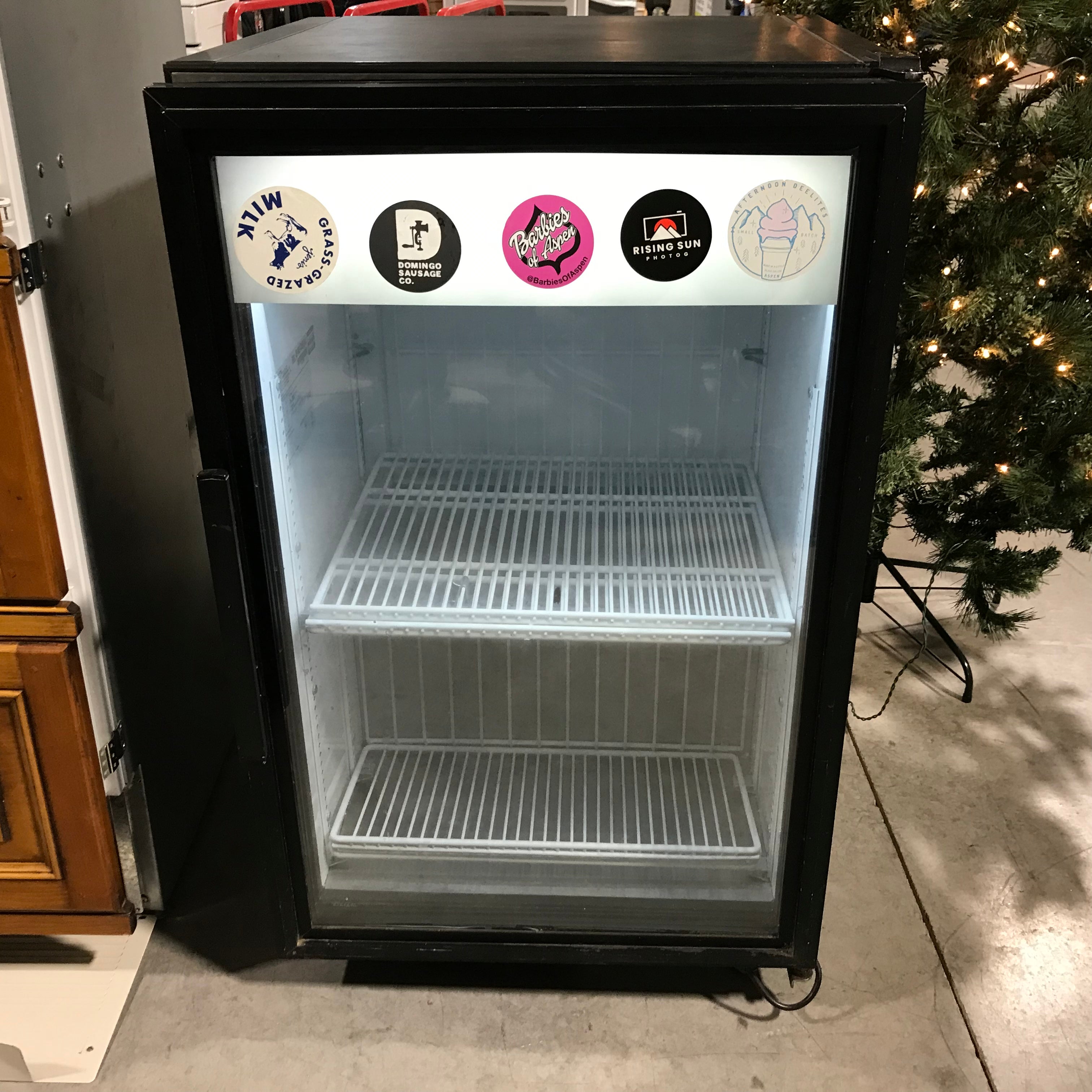 True Model GDM-07F-LD Glass Door Display Freezer 24"x 23"x 40.5"