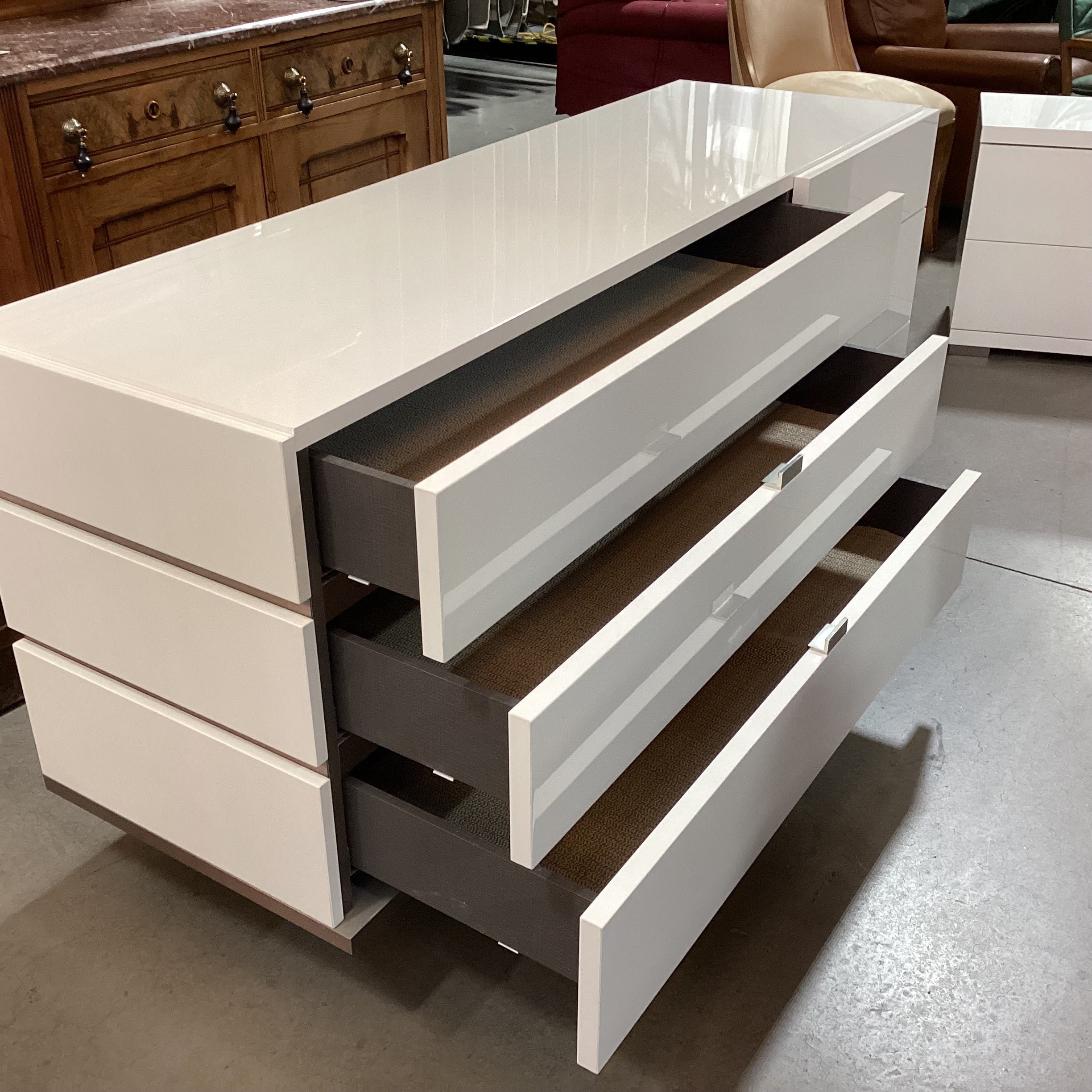 Alf DaFre Made in Italy Modern White Lacquer Chrome & Lucite 6 Drawer Dresser 67"x 21"x 32"