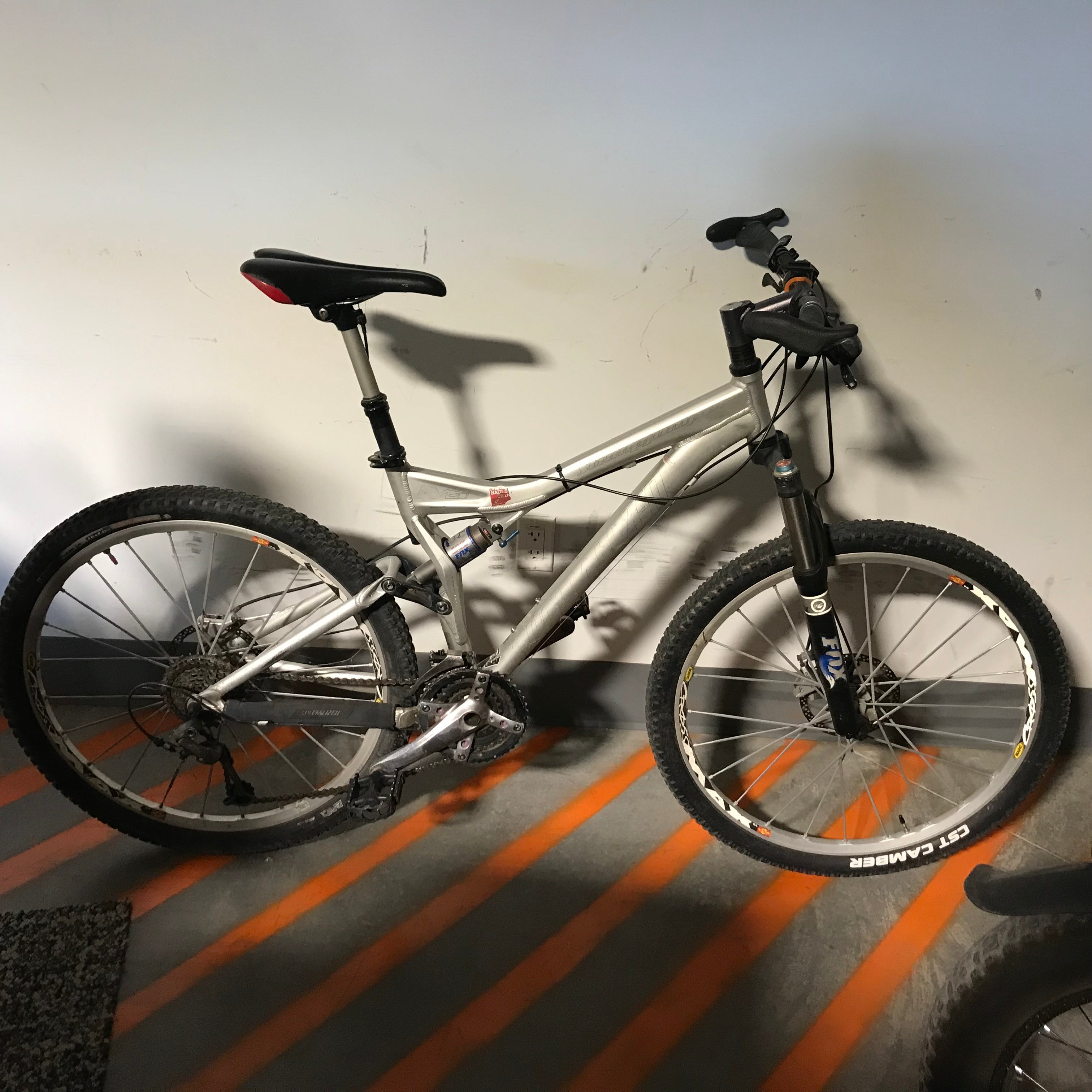 Specialized Stumpjumper Silver Full Suspension, 27 Speed XTR Components Mountain Bike