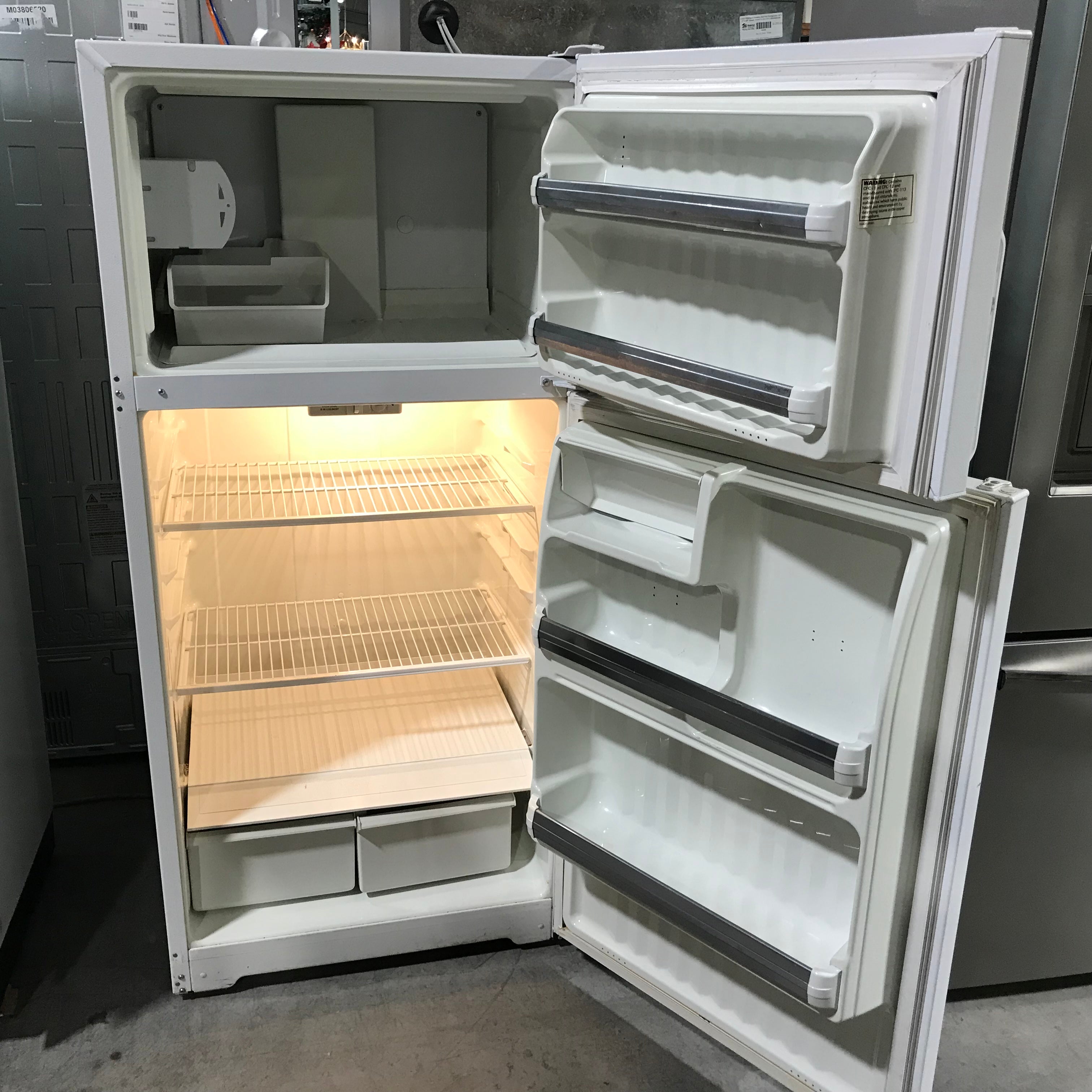 GE White Standard Refrigerator 28"x 27"x 62"